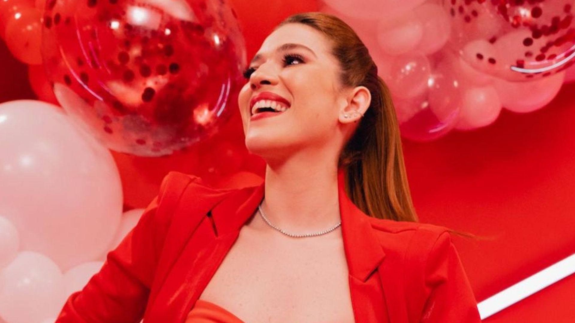 Ex-BBB Ana Clara escolhe look elegante e deixa barriga sequinha evidente: “Arrasa”