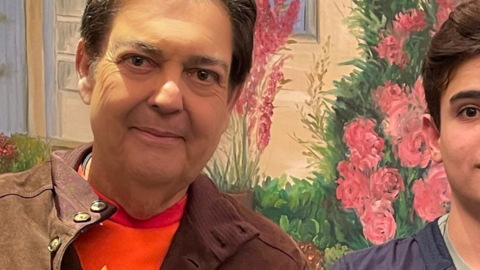 Faustão posa lado a lado com filho de 14 anos e semelhança impressiona: “Cópia”