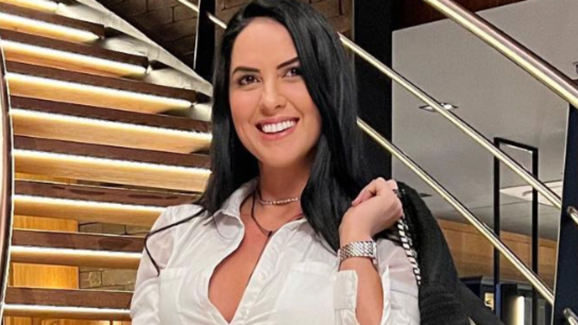 Graciele Lacerda abre o camisete e posa com calça coladíssima: “É pra quem pode”