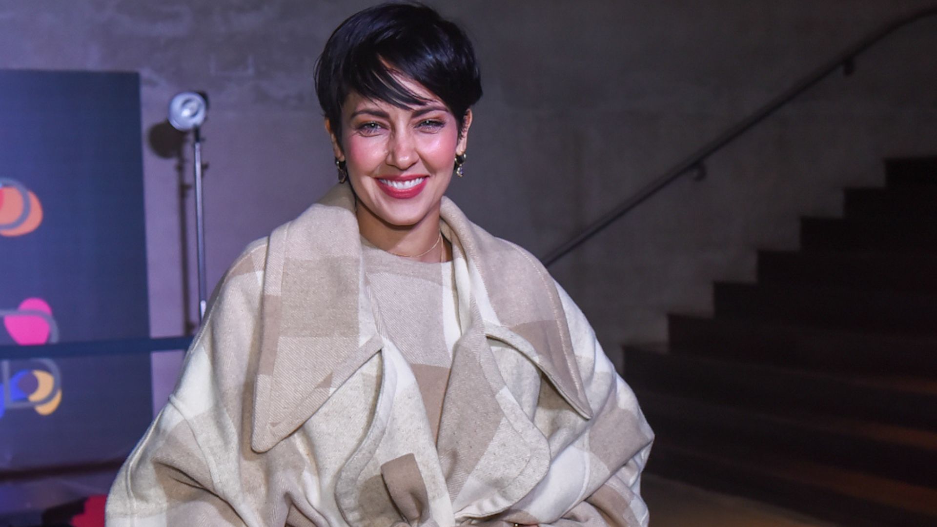 Que look é esse? Maytê Piragibe chama a atenção em evento de gala com visual inusitado