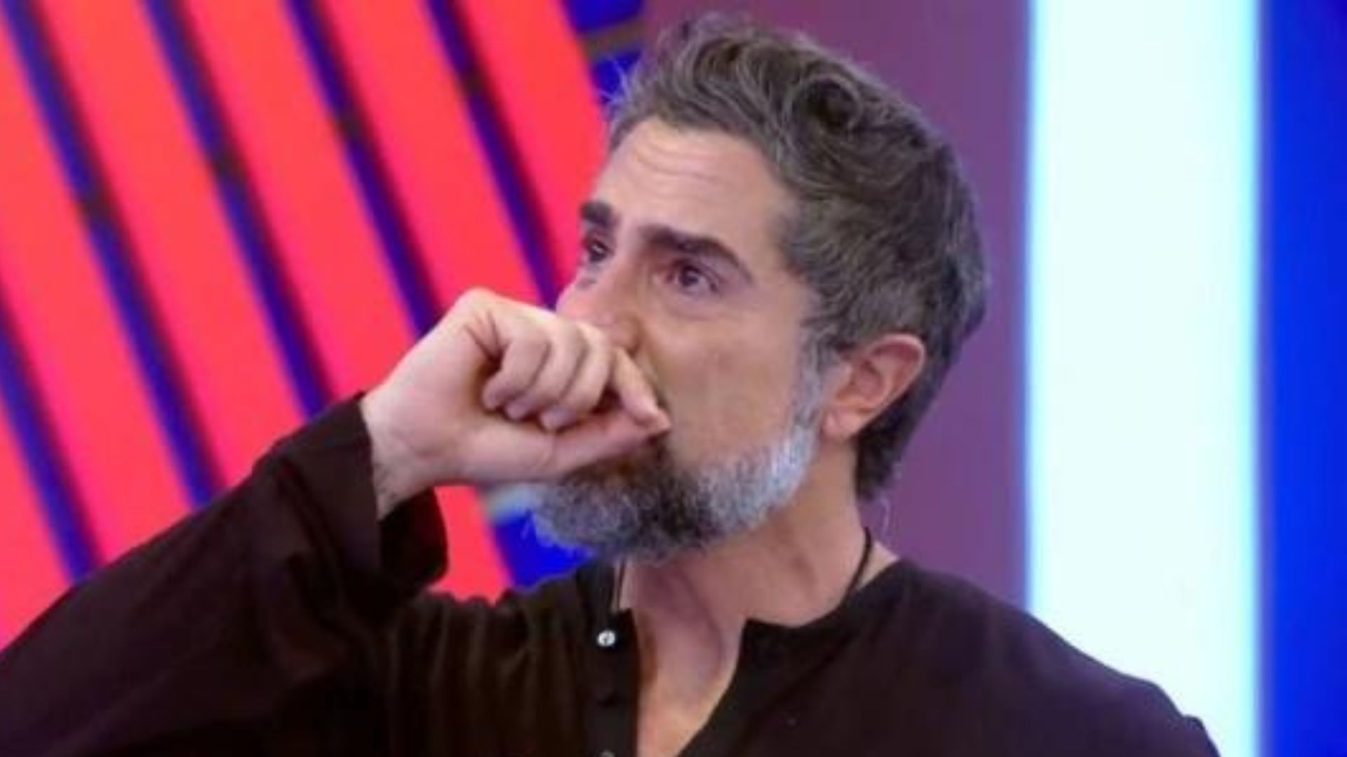 O que rolou? Marcos Mion tem crise de choro após discurso de diretor na Globo