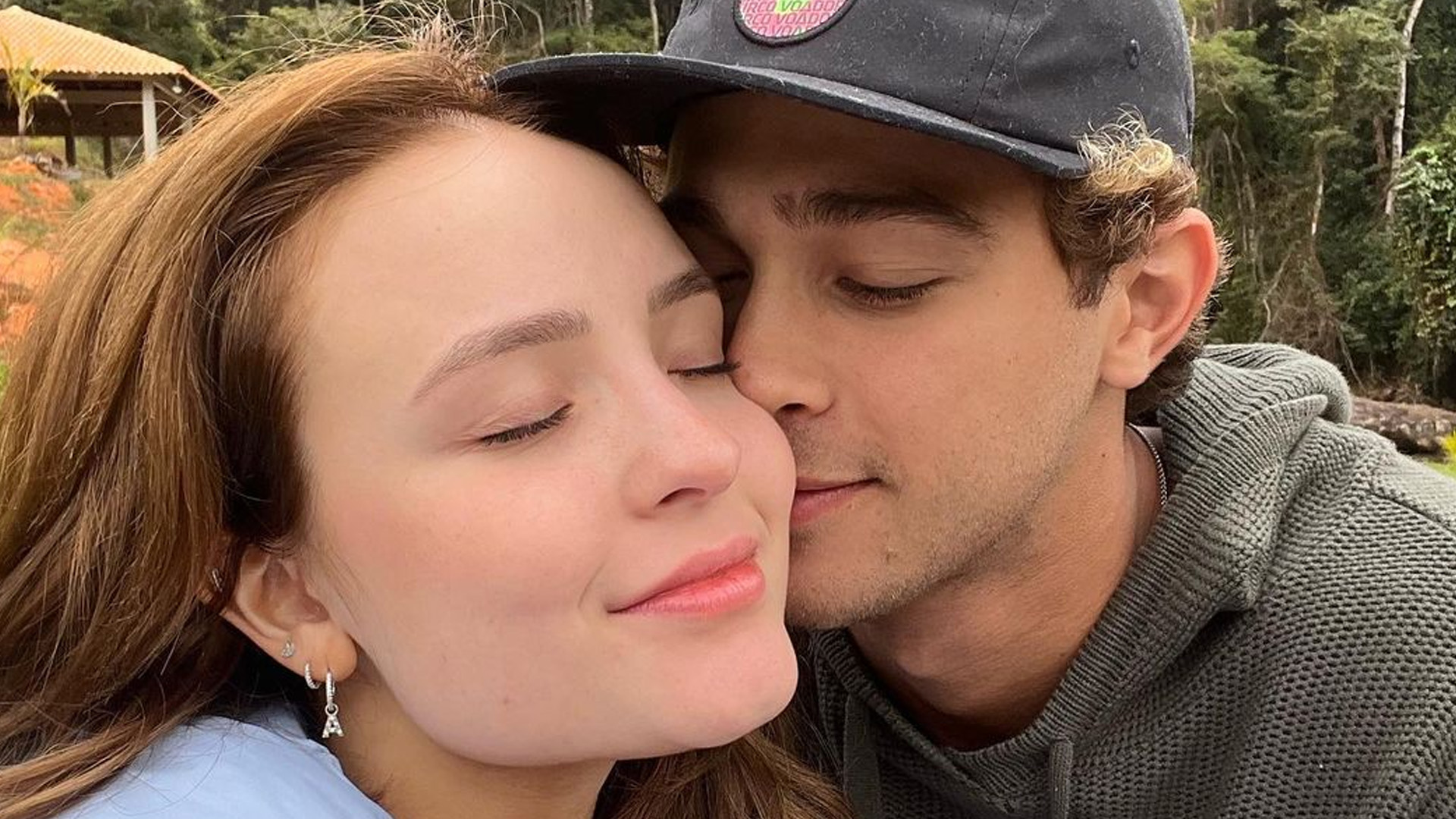 Namorado de Larissa Manoela promete amor eterno e fãs apostam em casamento: “Pra vida toda”
