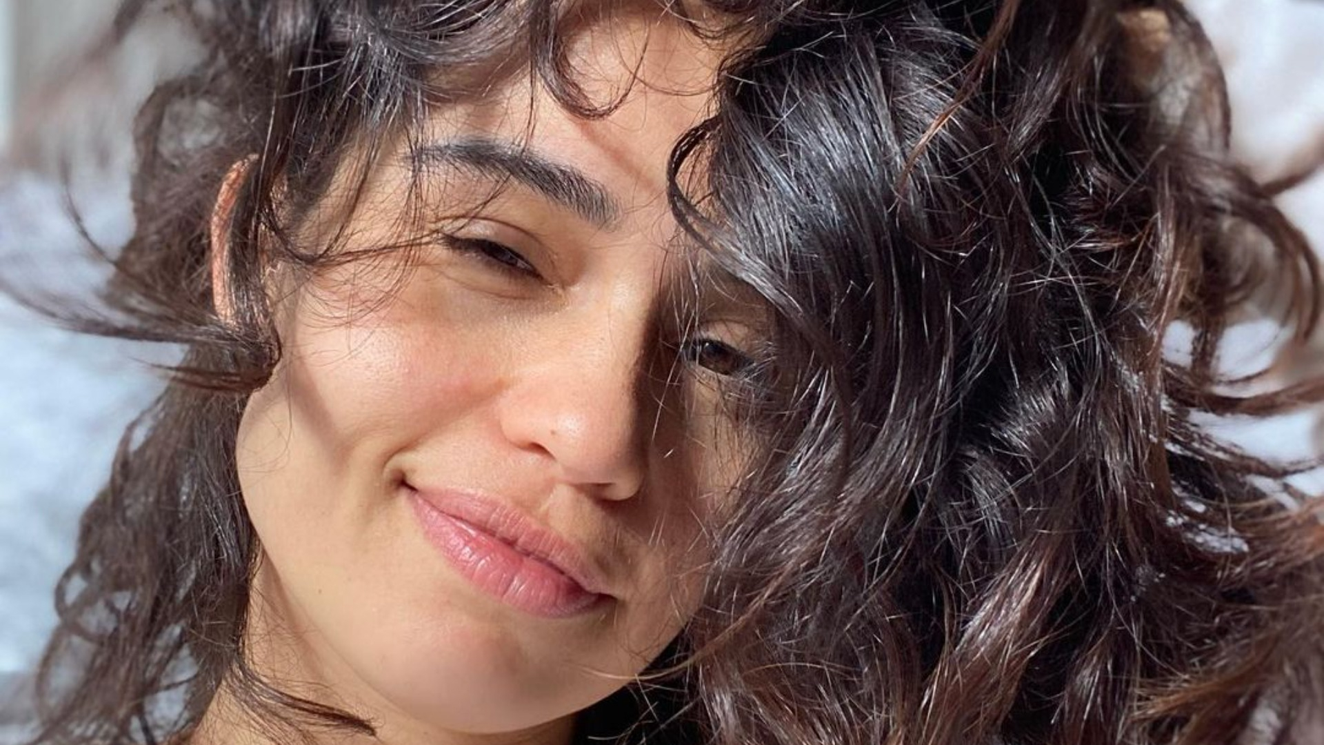 Nanda Costa revela que ator gay queria viver namoro de fechada: “Vamos combinar?”