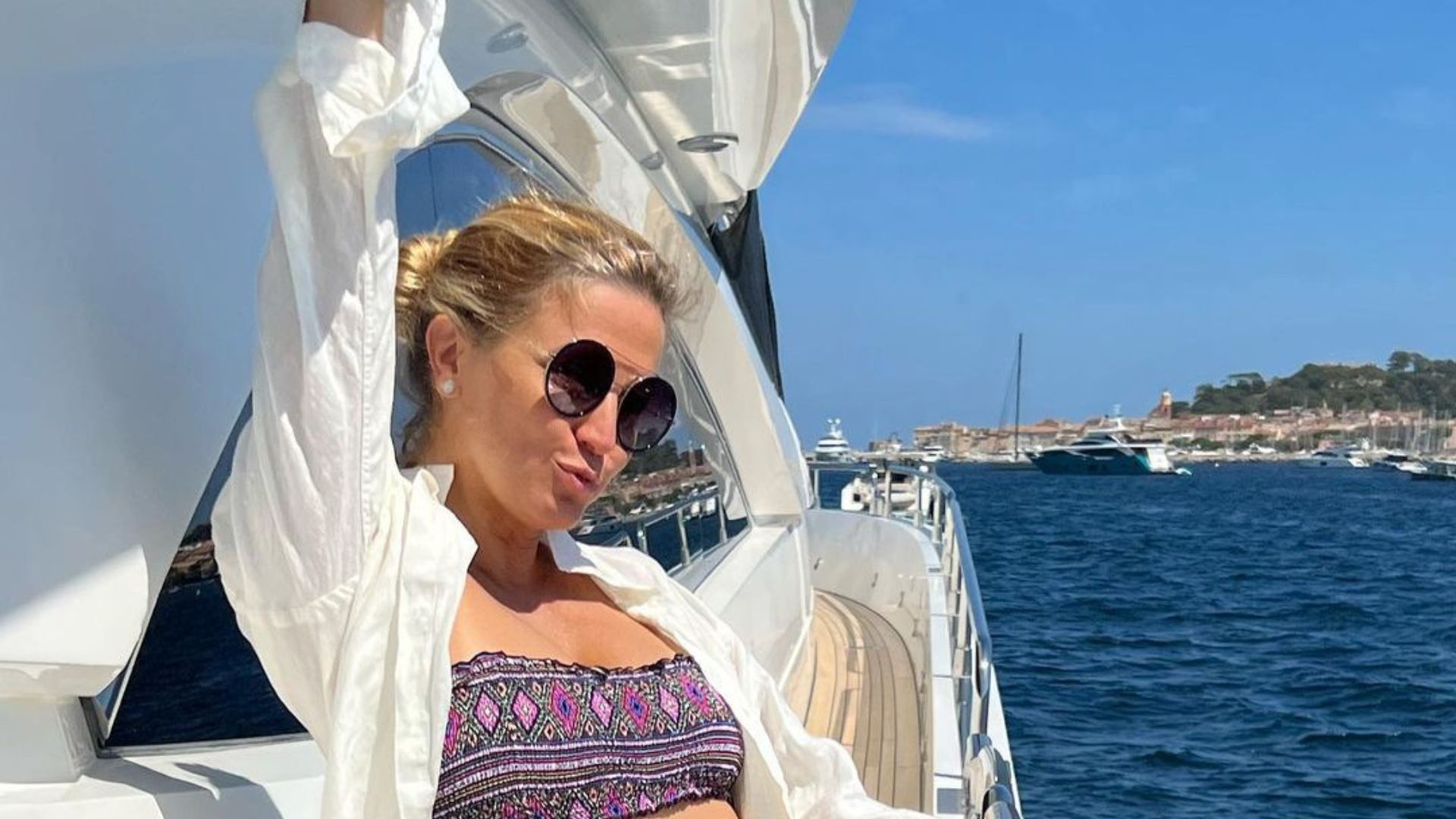 Patrícia de Sabrit reaparece em clique raro de biquíni e impressiona: “Beleza surreal”