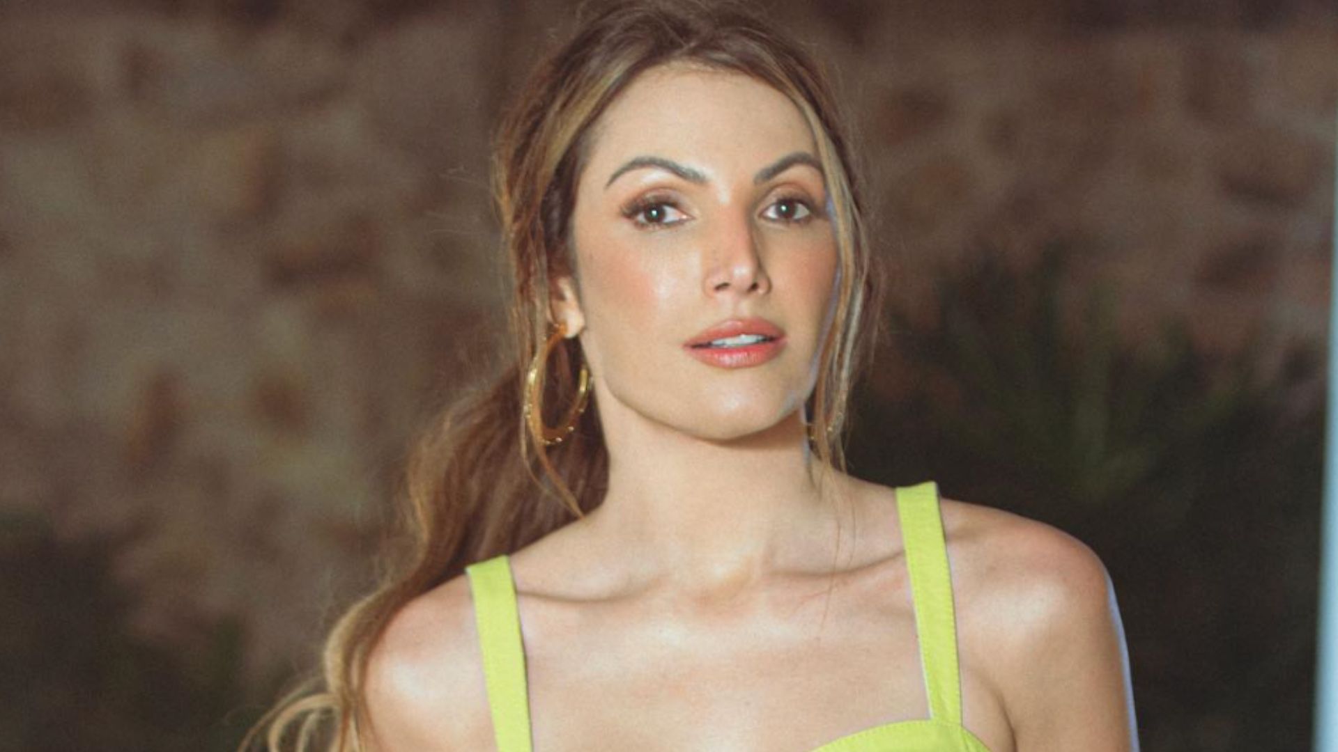 Aos 45 anos, Patrícia Poeta impressiona ao posar de top sem sutiã: “Belíssima”