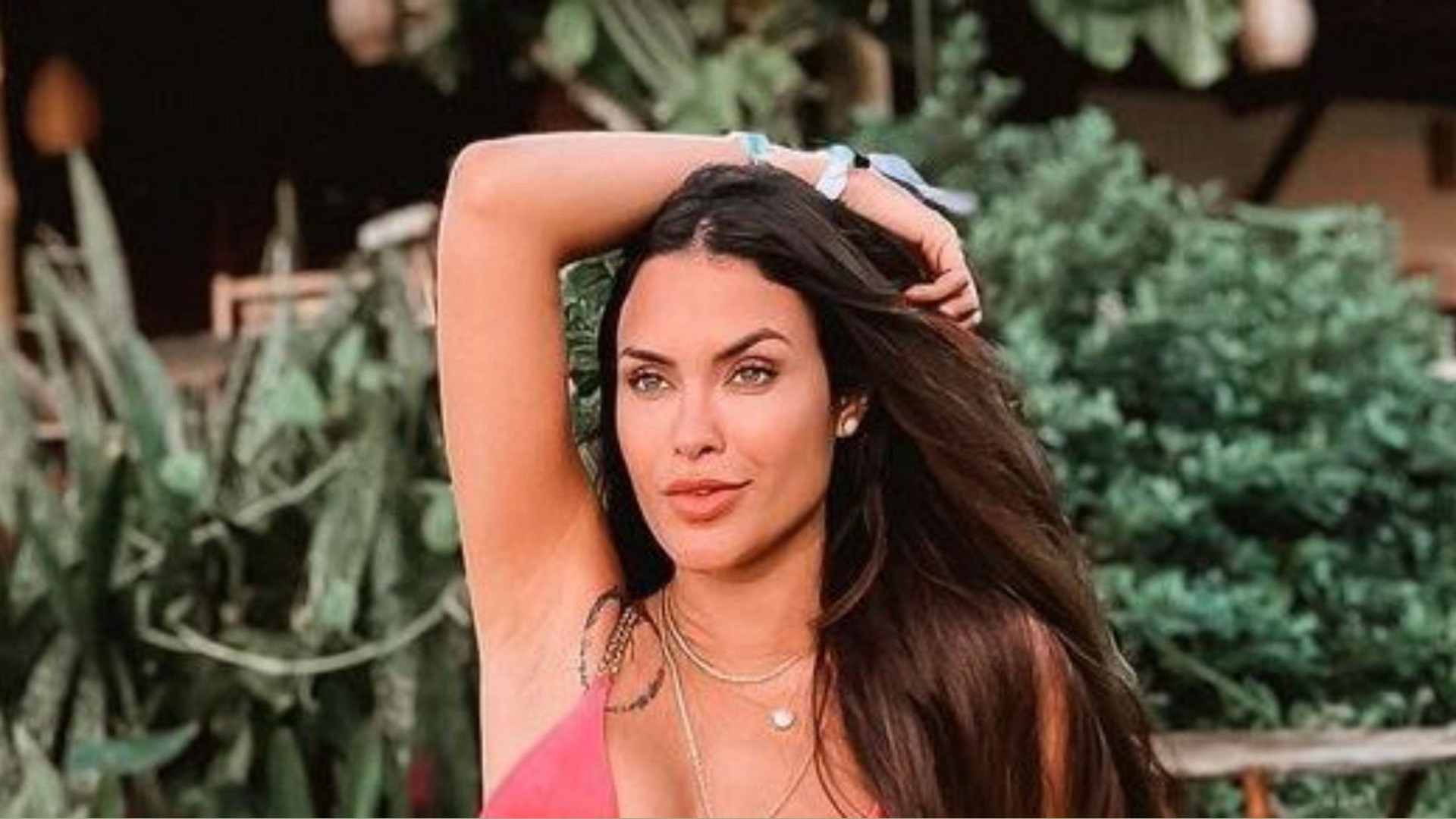 Ex-BBB Sarah Andrade posa de biquíni em viagem e exibe corpo definido: “Poderosa”