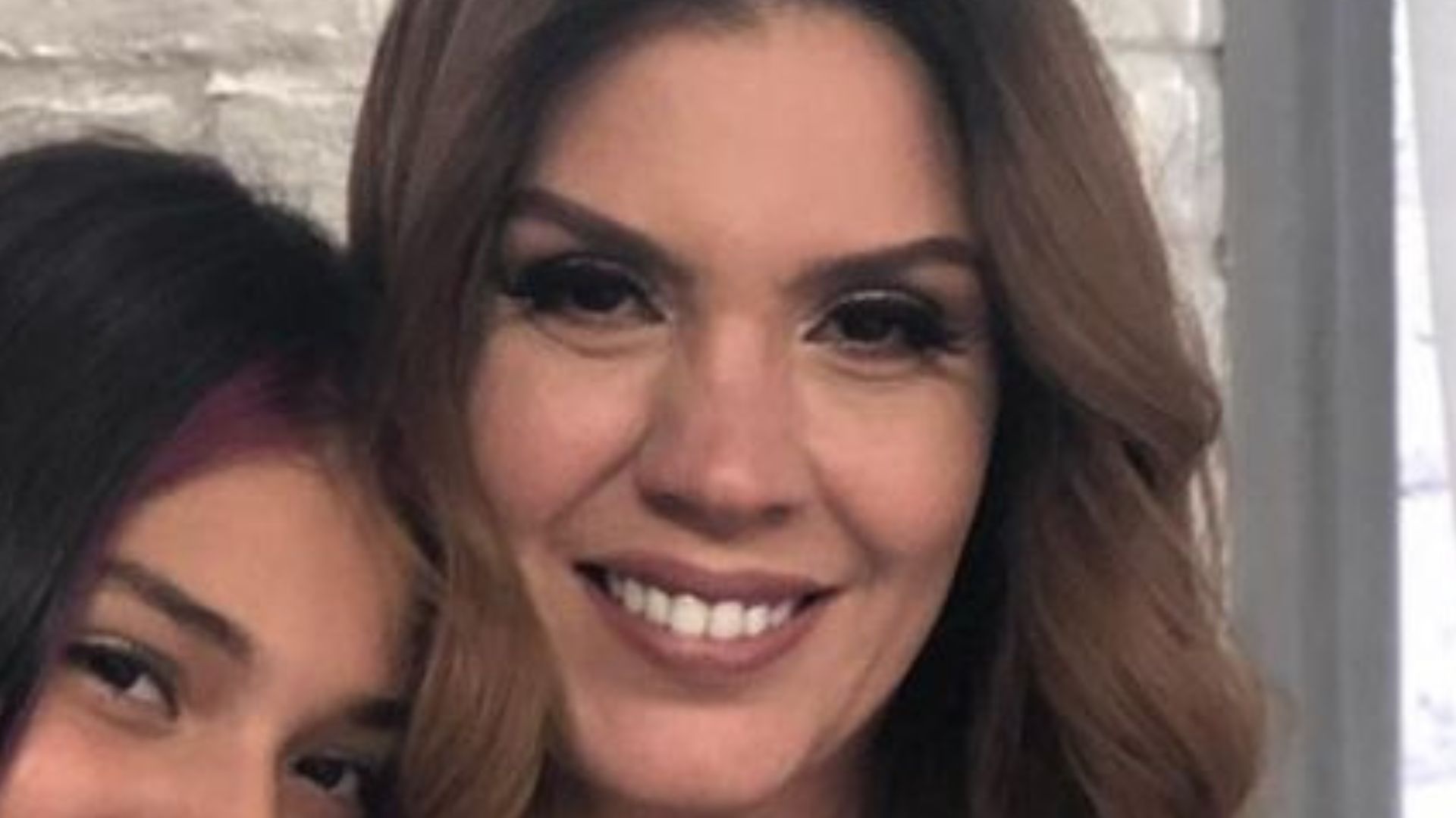 Simony comemora os 16 anos da filha e beleza impressiona: “Lembra você”