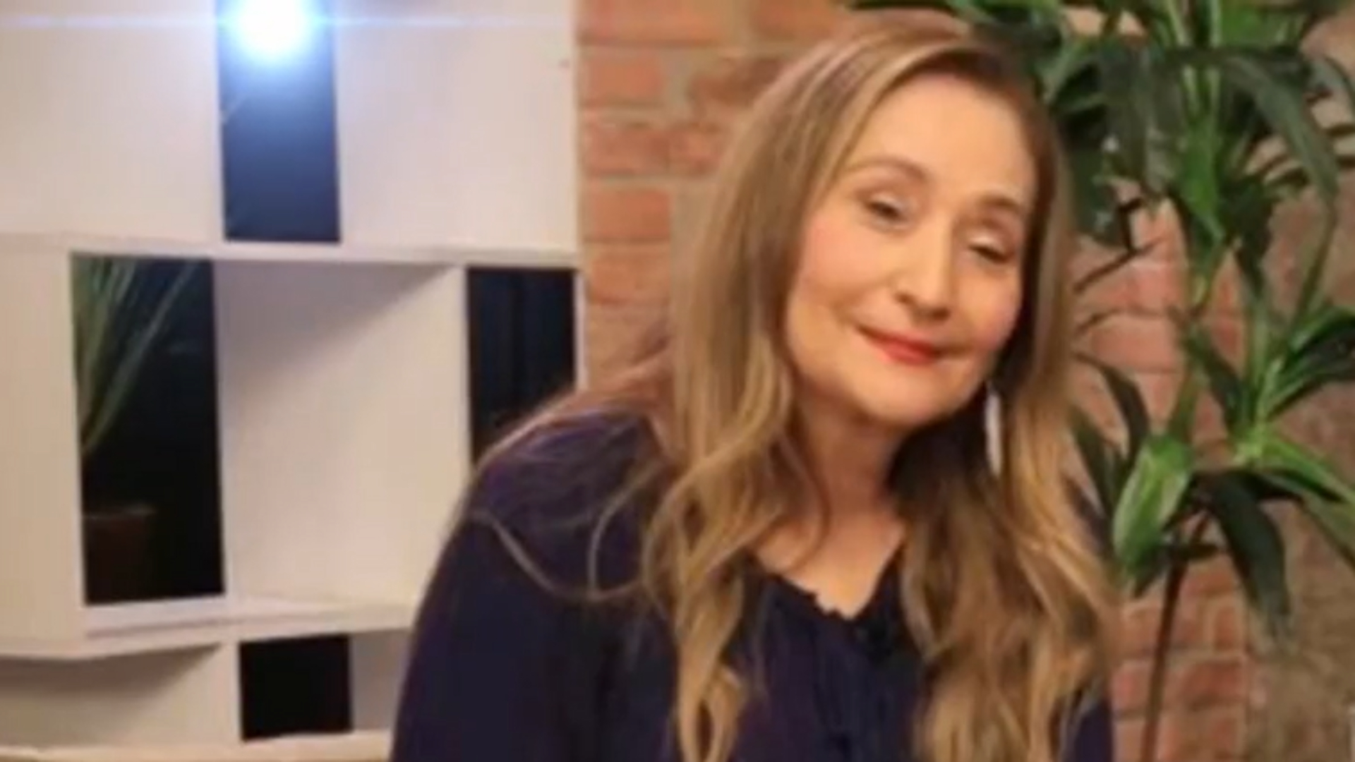 Sonia Abrão se pronuncia após ser afastada às pressas da RedeTV!: “Muita falta”