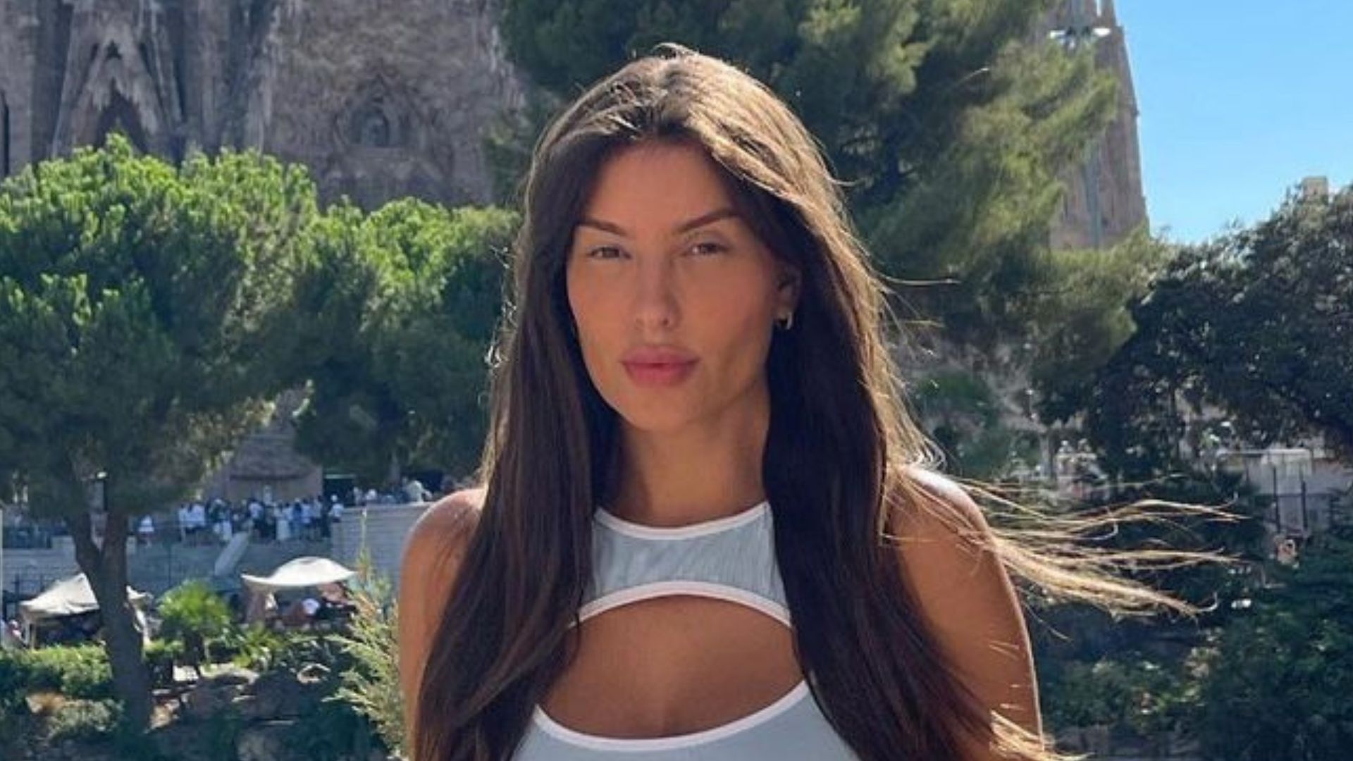 Thaís Braz curte viagem com look despojado e exibe corpo magérrimo: “Perfeita”