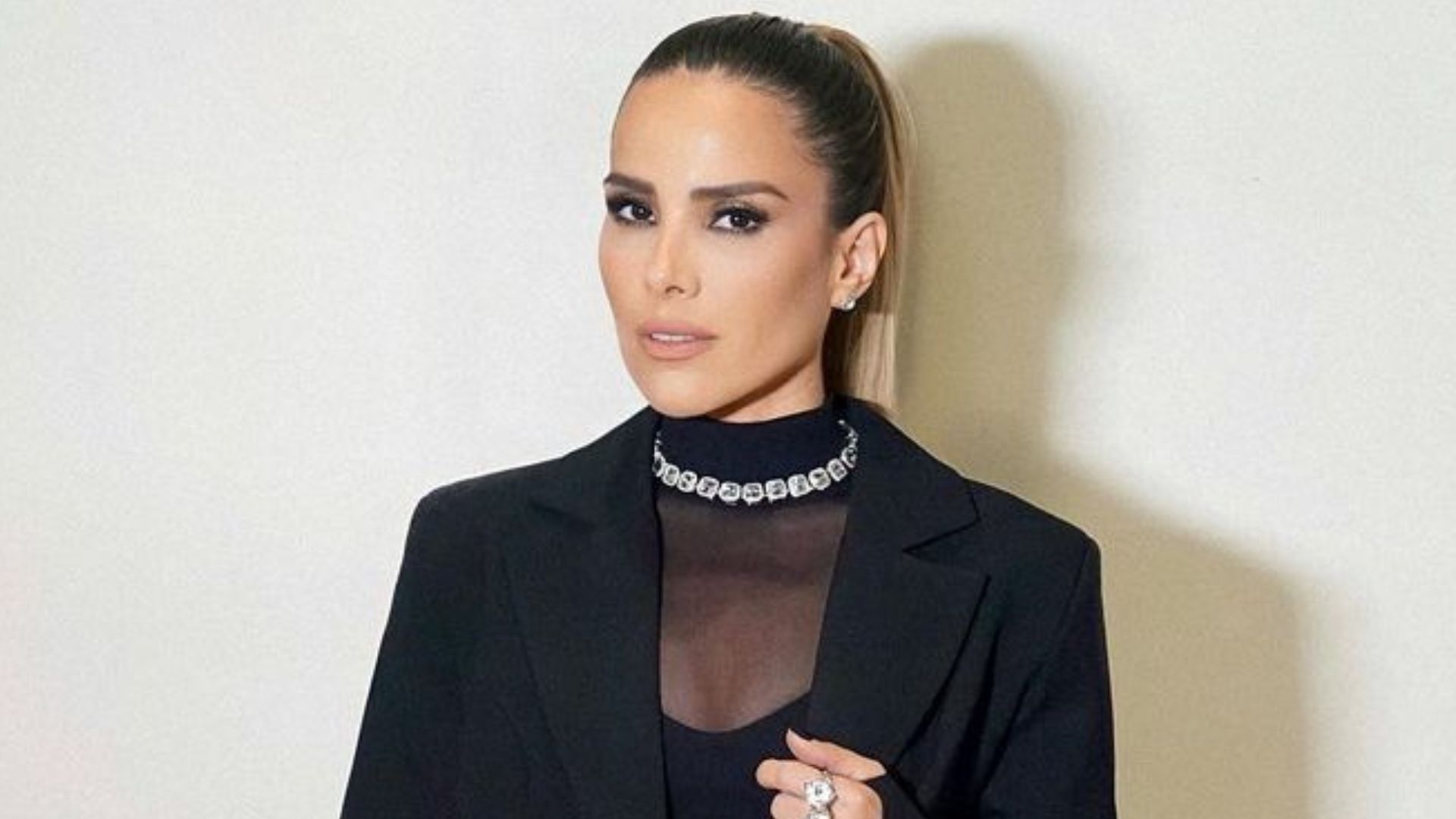 Elegante, Wanessa arrasa usando look transparente com minissaia: “Entregou tudo”