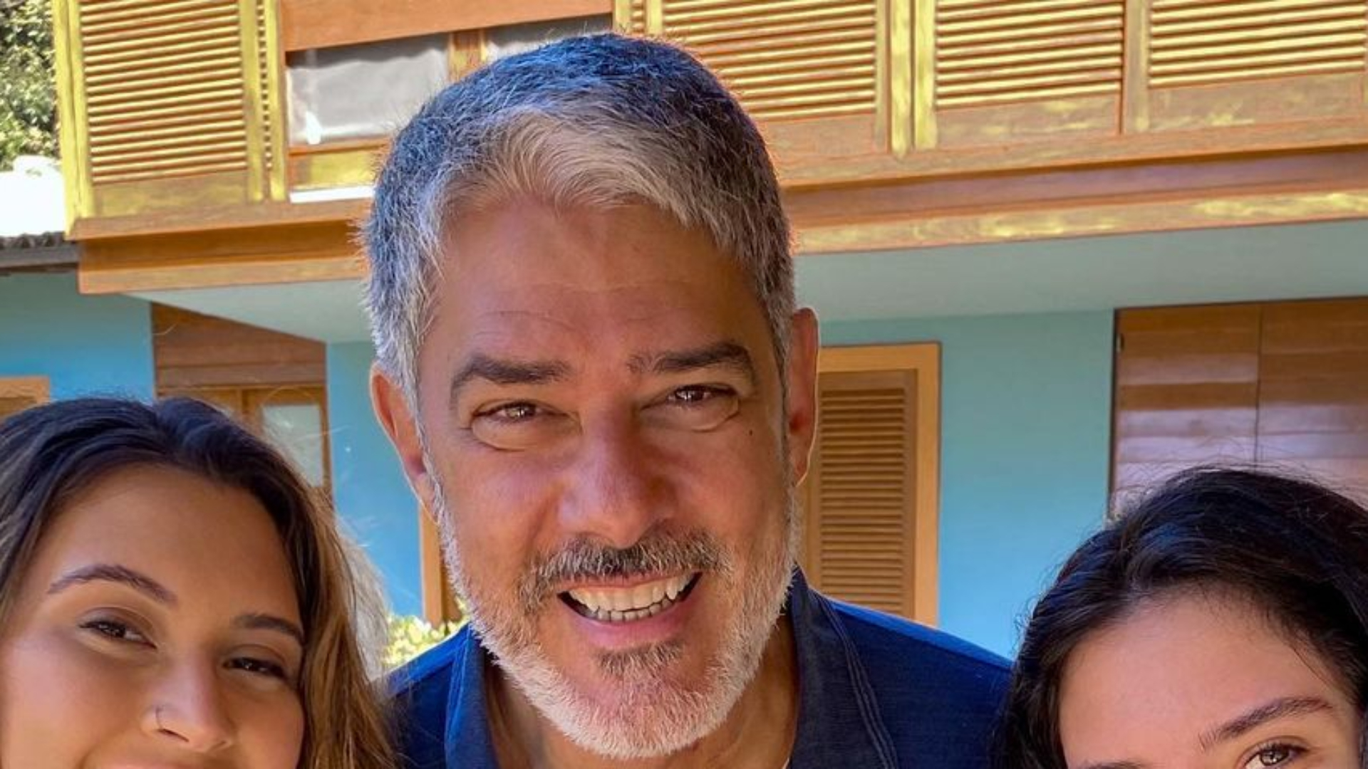 William Bonner reúne trigêmeos em clique raro e recebe linda homenagem: “Te amo”
