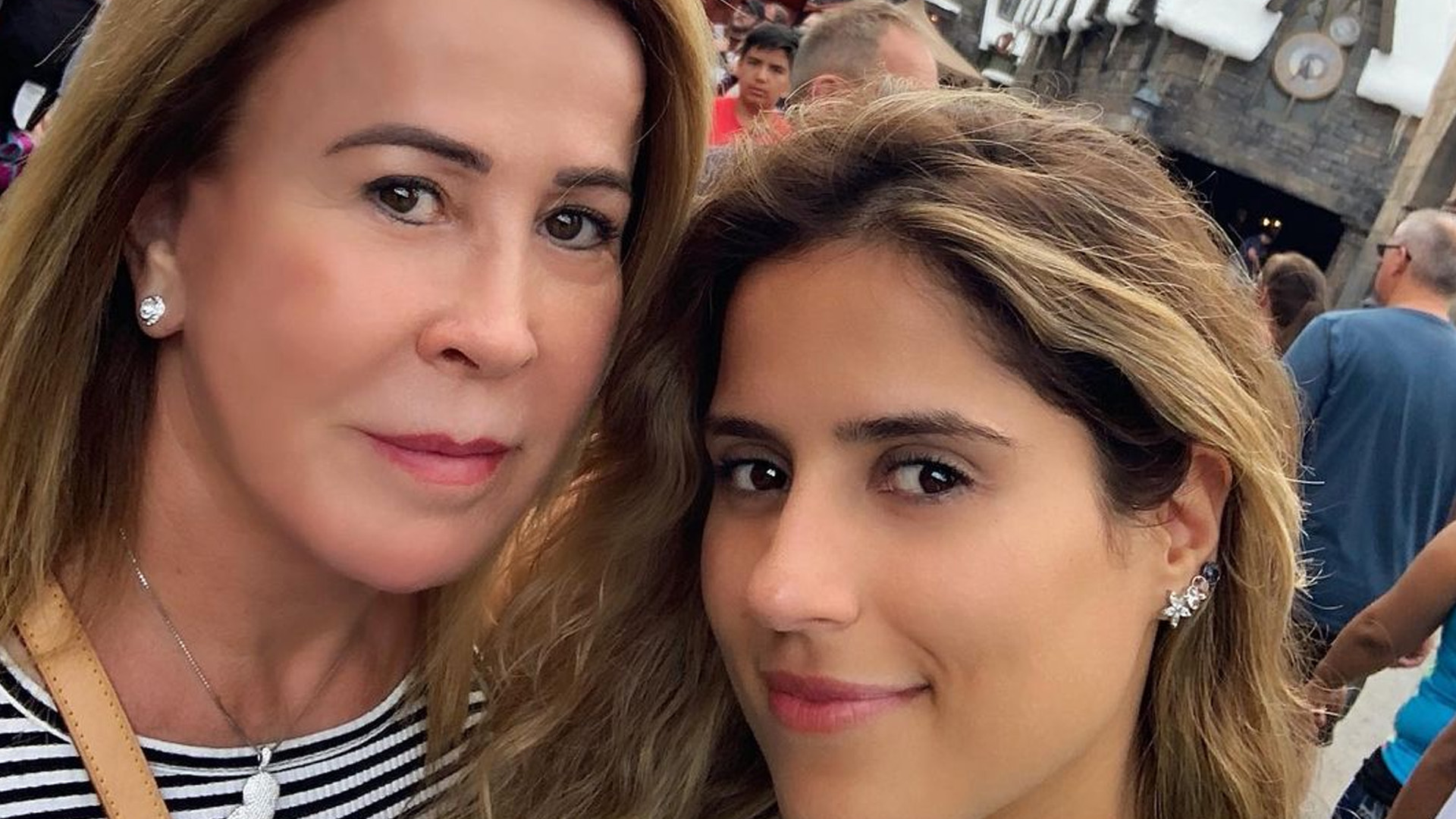 Zilu Camargo reencontra filha após quatro anos e se emociona: “Só Deus sabe”
