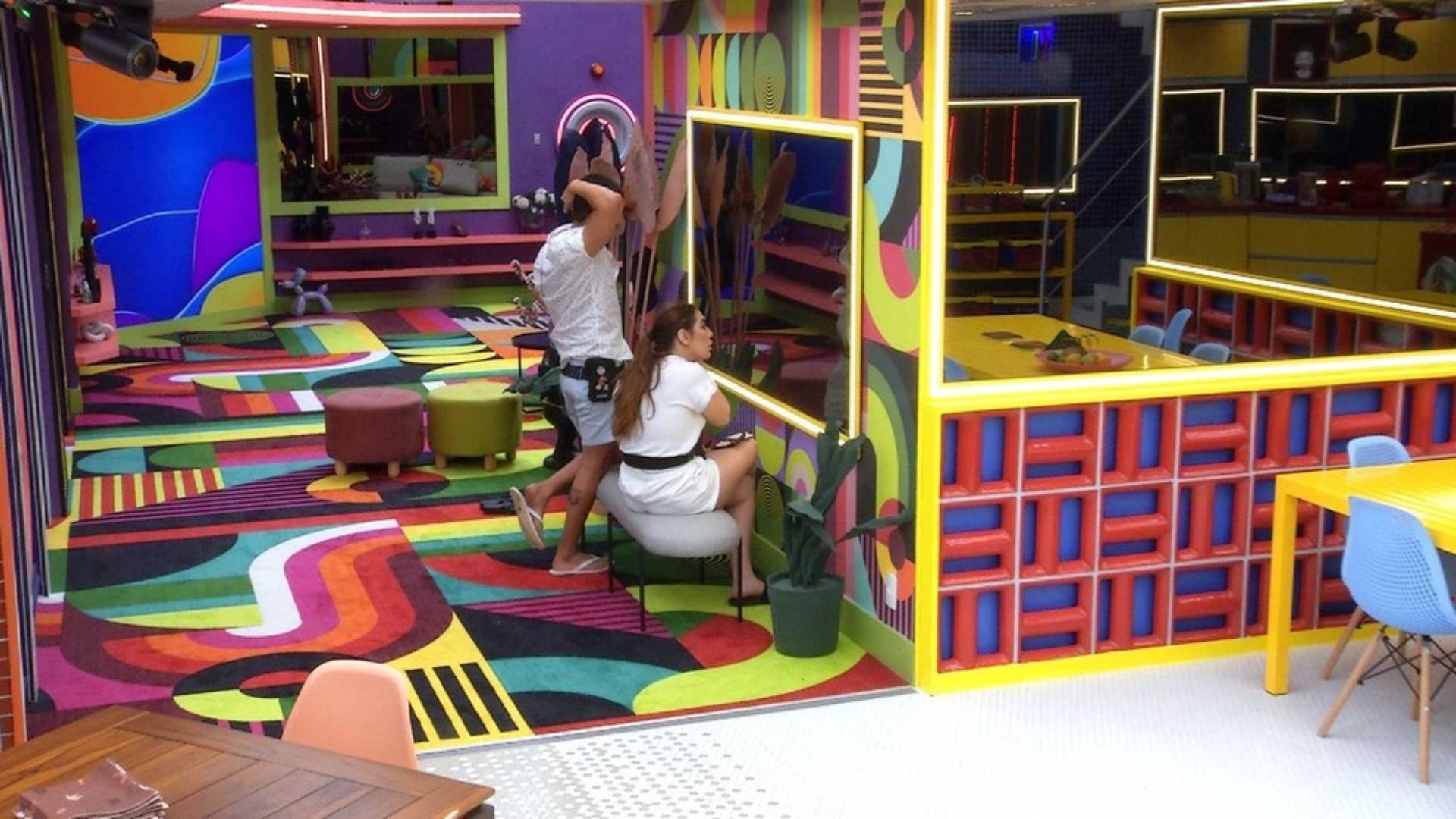 BBB22: Arthur Aguiar e Naiara especulam Paredão: “Estão gostando de mim”