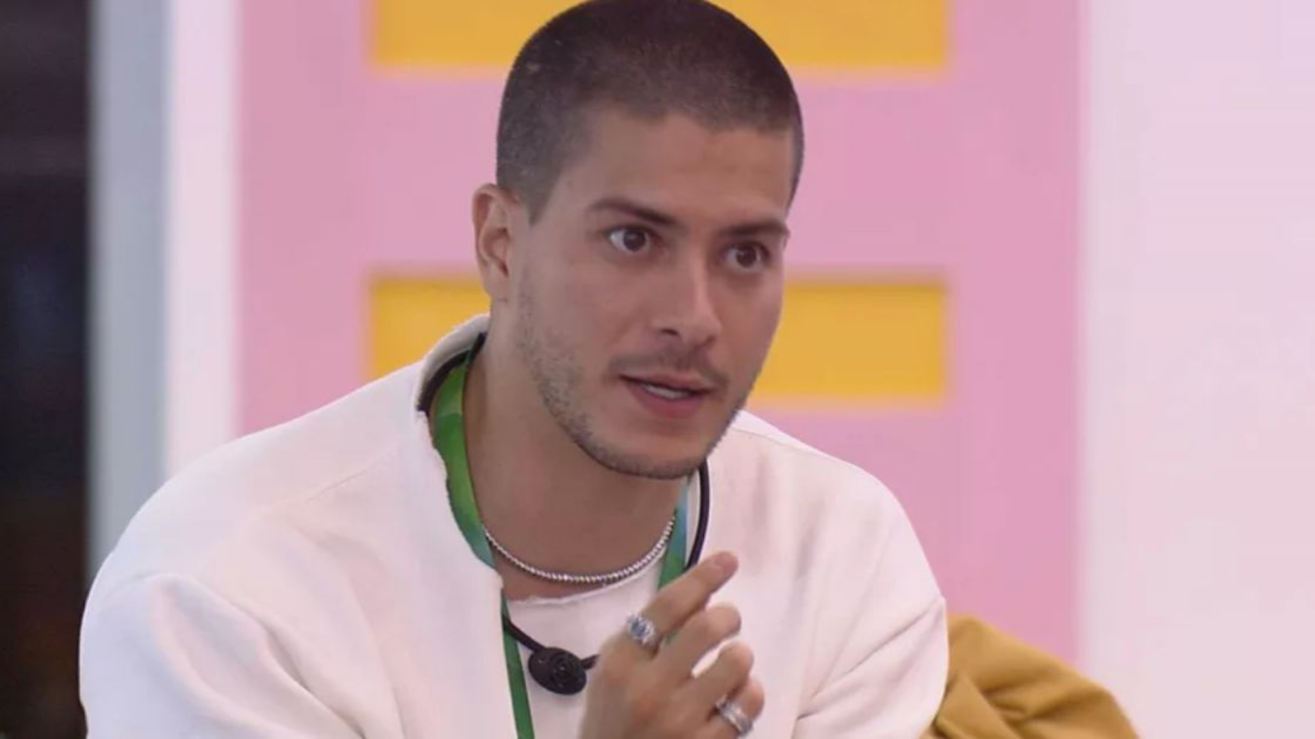 BBB22: Ator do ‘Porta dos Fundos’ detona Arthur Aguiar: “Camufla o abuso”