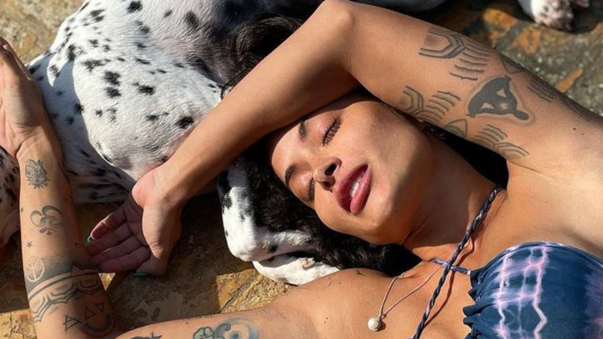 Aline Campos sensualiza com biquíni fio-dental em clique quente: “Que mulher”