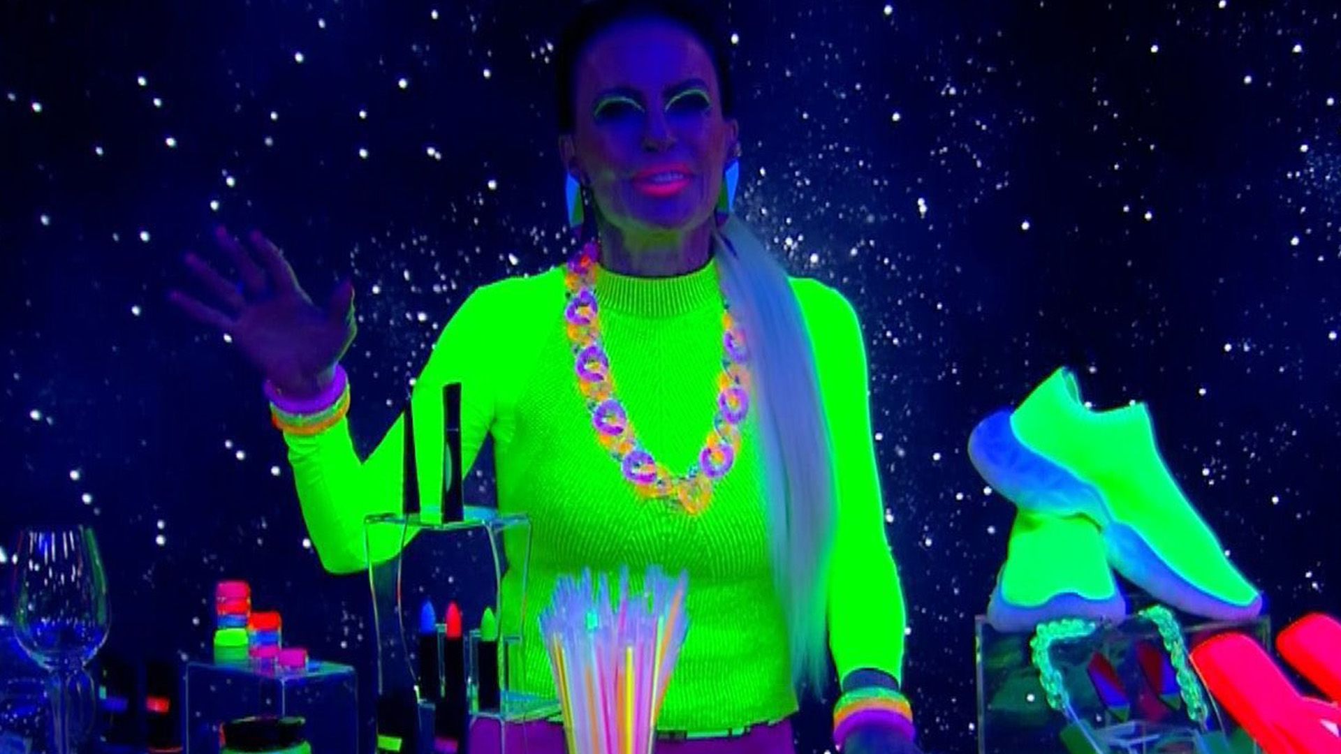 Ana Maria Braga se “transforma” ao vivo no ‘Mais Você’: “Toda neon”