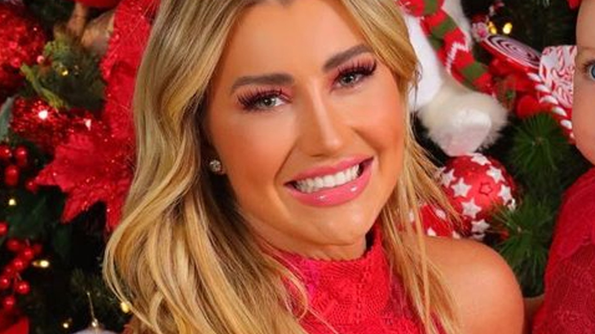 Ana Paula Siebert mostra natal luxuoso da família e bebê rouba a cena: “Fofura”