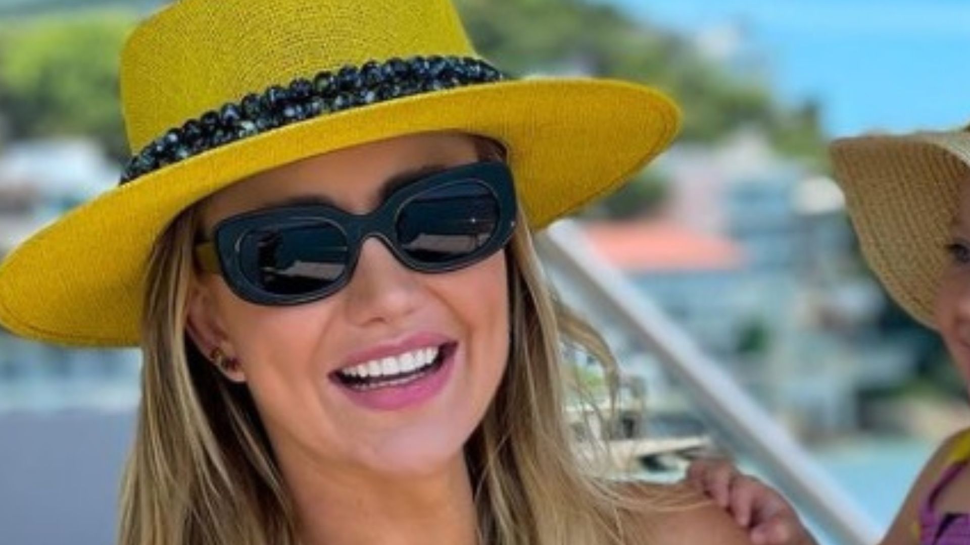 Ana Paula Siebert exibe corpo seco ao posar de biquíni com a filha: “Não aguento”