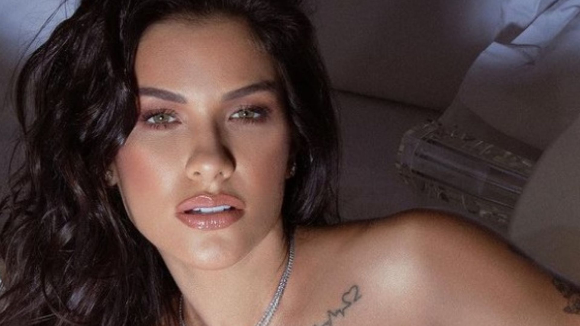 Andressa Suita deixa curvas evidenciadas com look justíssimo: “Beleza em extremo”