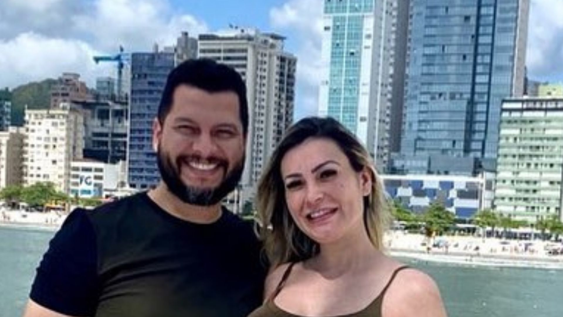 No sexto mês, Andressa Urach chama atenção com barrigão enorme: “Maravilhosa”
