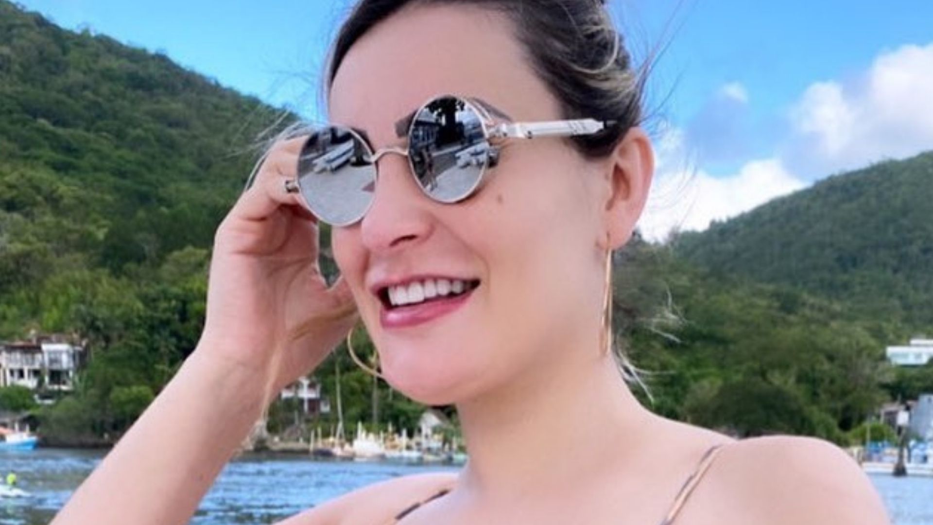Andressa Urach chega ao sétimo mês da gravidez e exibe barrigão: “28  semanas”
