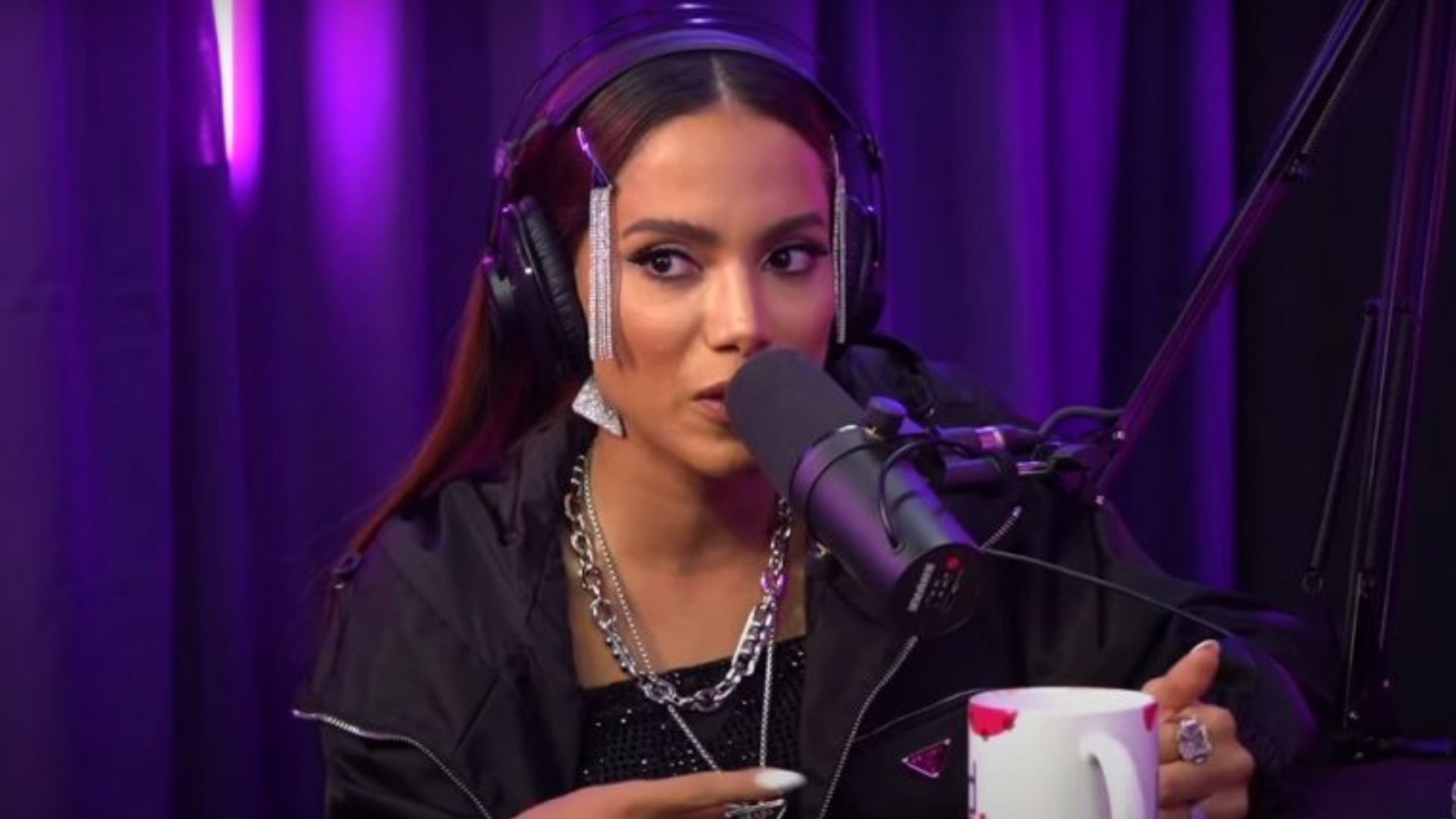 Anitta revela elogios de ginecologista após adoção de kit sexo: “Bem cuidada”