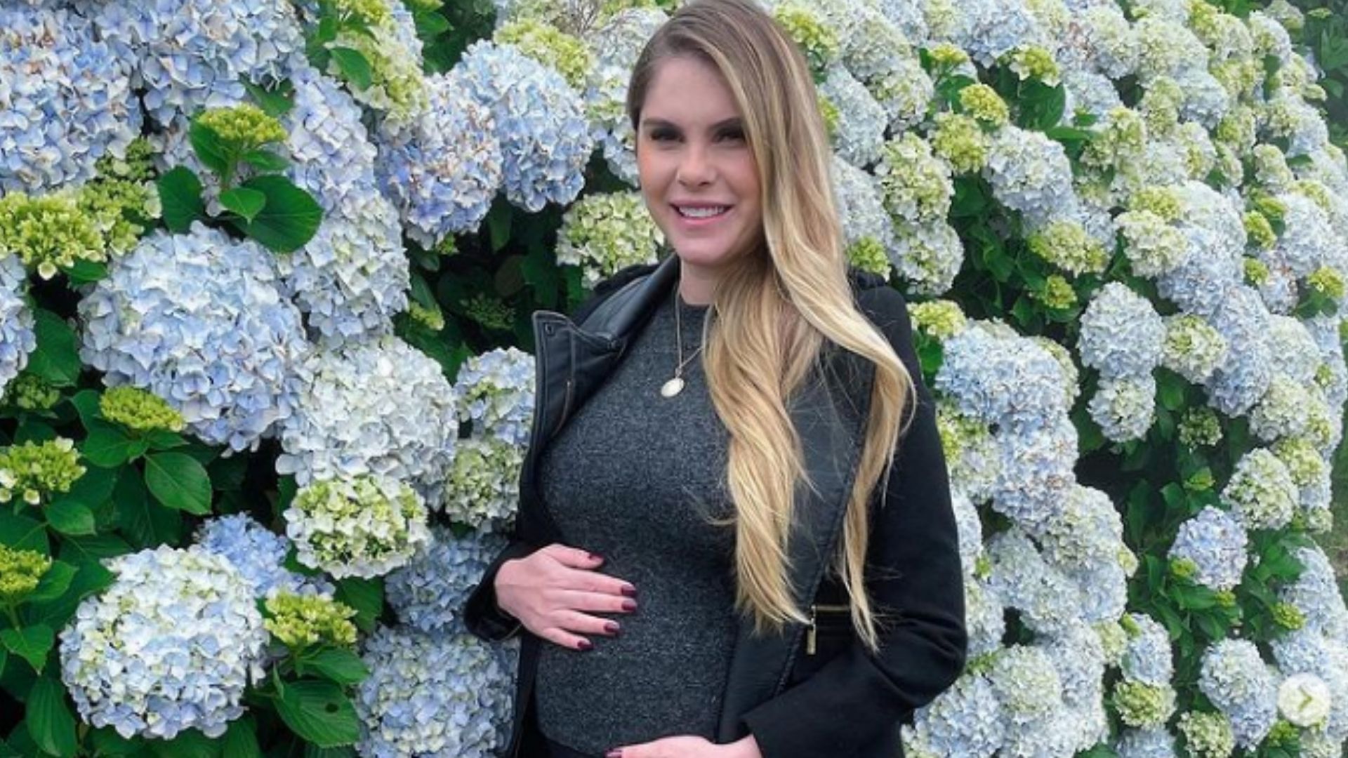 Grávida, Bárbara Evans se emociona ao relatar primeiros movimentos da filha: “Sonho”