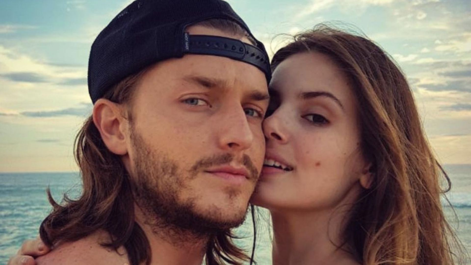 Camila Queiroz e Klebber Toledo são cotados para reality da Record TV