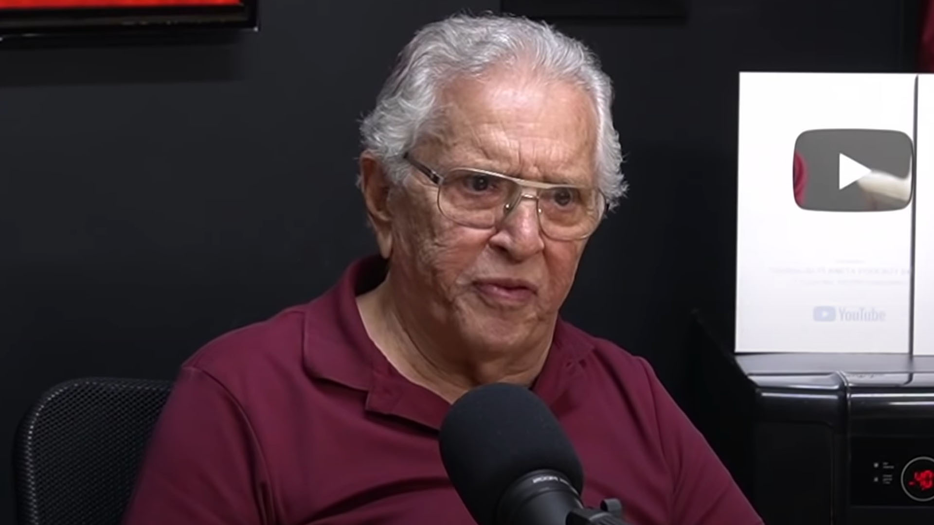 Treta! Carlos Alberto de Nóbrega revela mágoa com cantora famosa: “Indelicada”