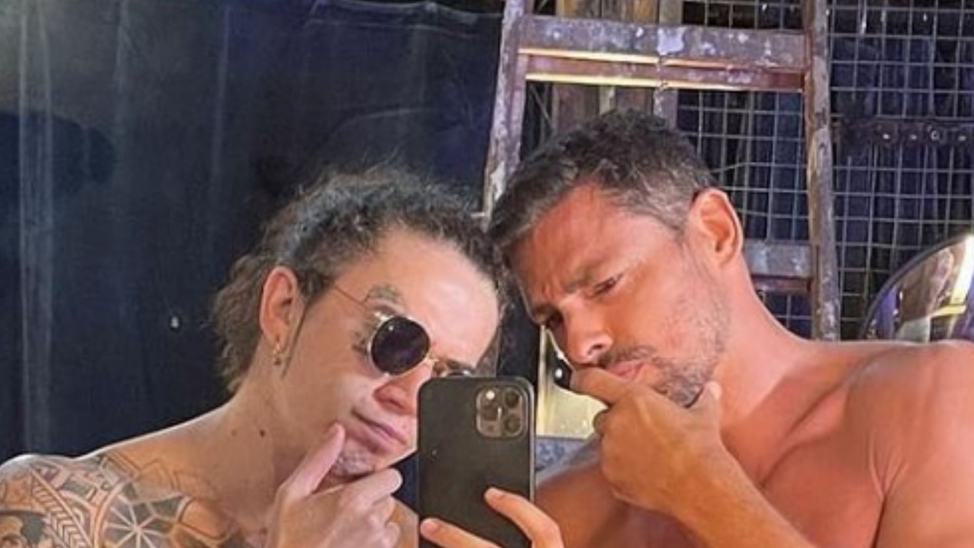 Cauã Reymond e Whindersson Nunes tiram a camisa e fãs passam mal: “Ai minha pressão”