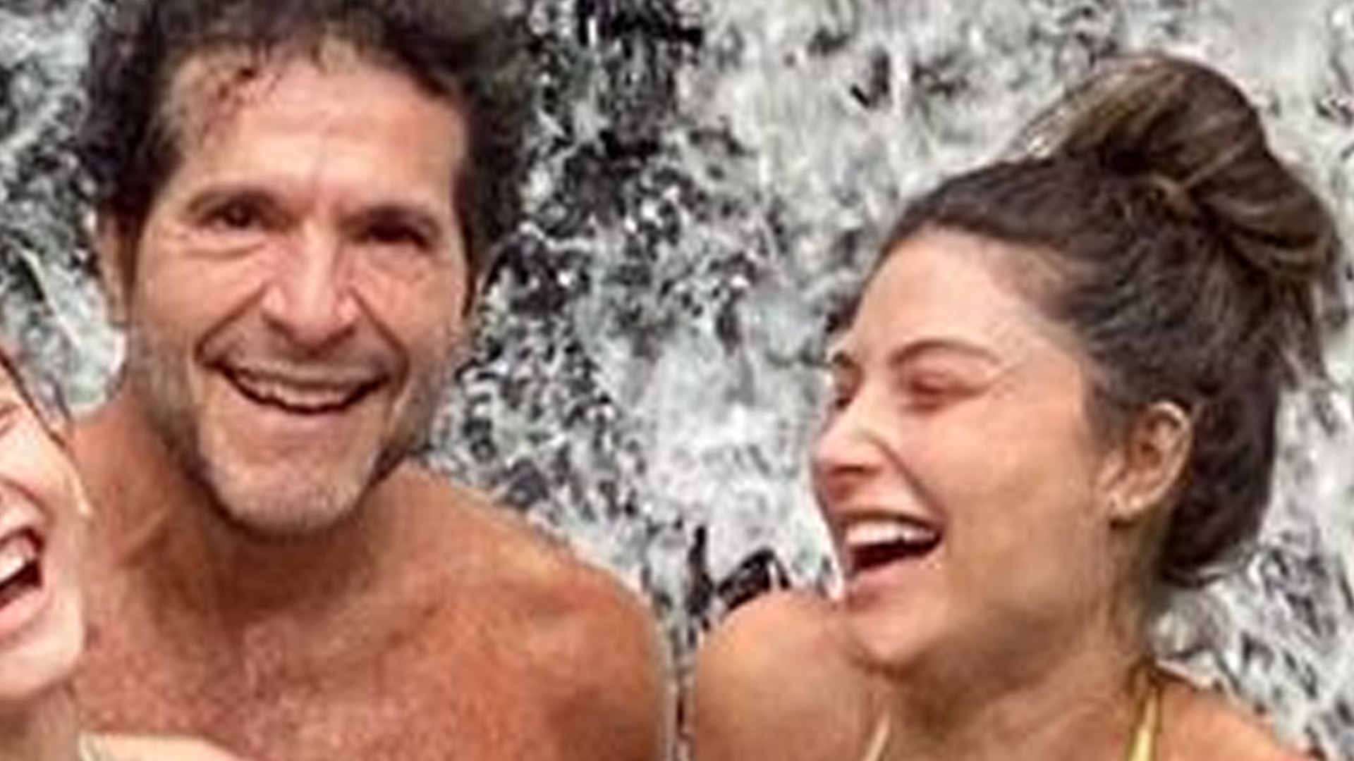 Daniel beija barrigão de oito meses da esposa: “Energia boa”
