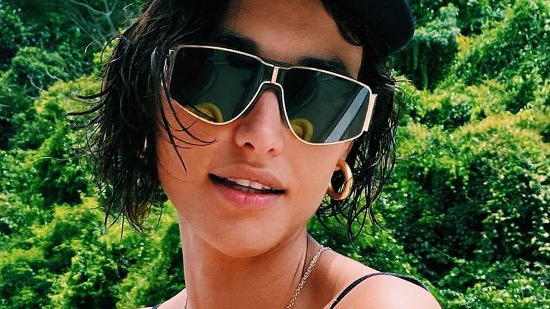 Débora Nascimento aposta em biquíni fininho e exibe decotão: “Perdi o fôlego”