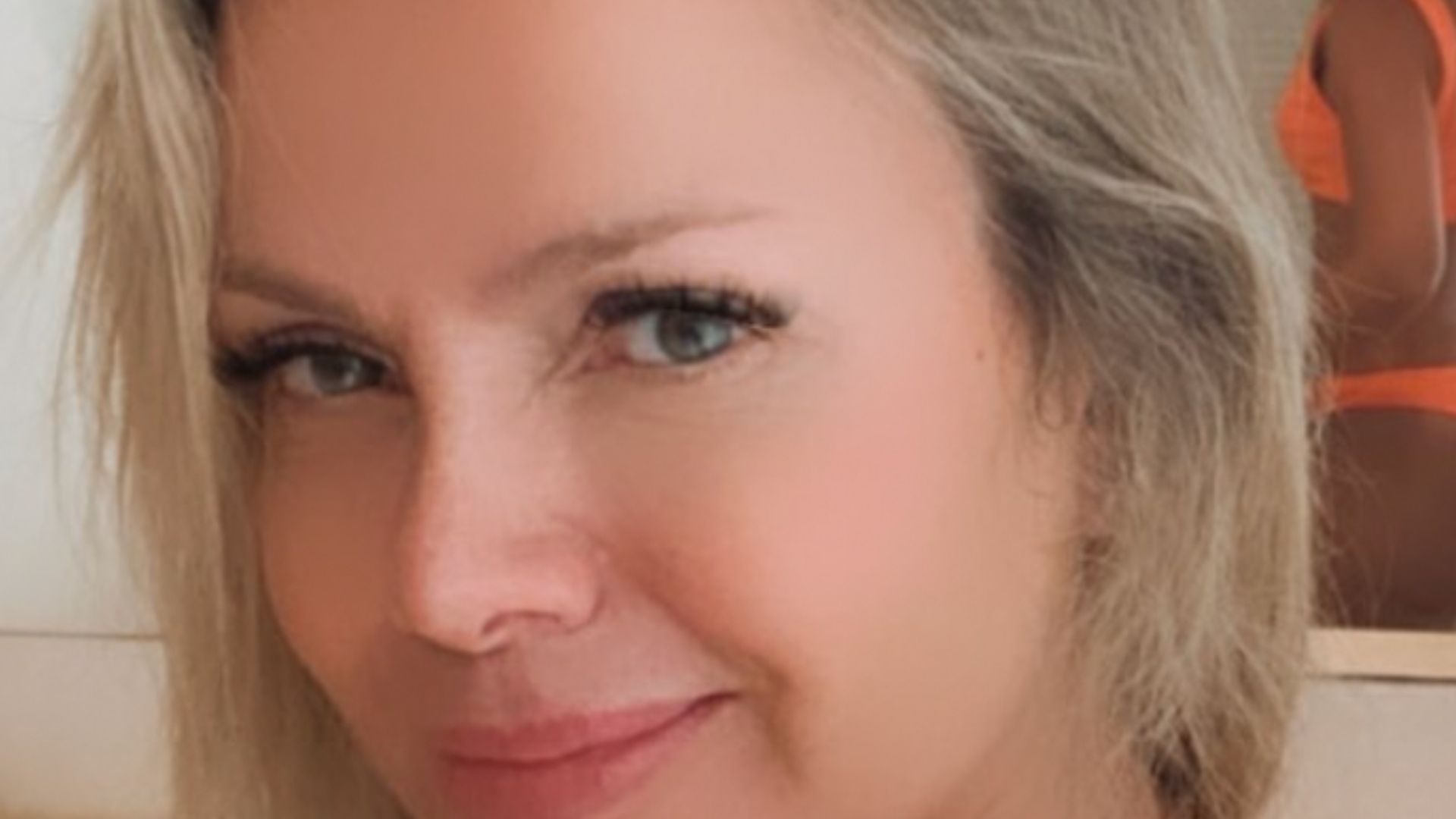 Eliana posa de biquíni, é traída pelo espelho e mostra fio-dental: “Espetáculo”