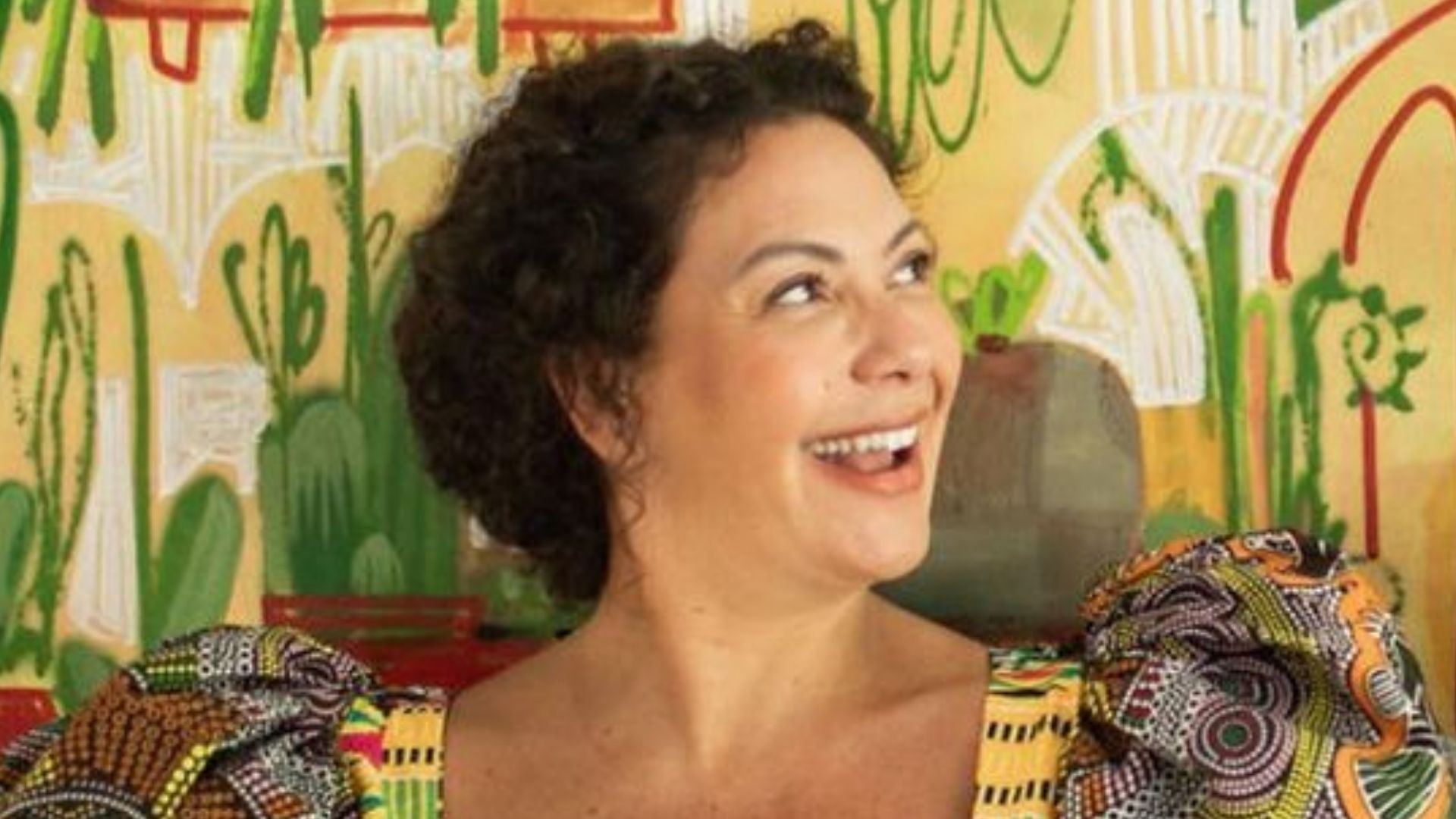 Fabiula Nascimento posa de calcinha e exibe barrigão estourando: “Amor”