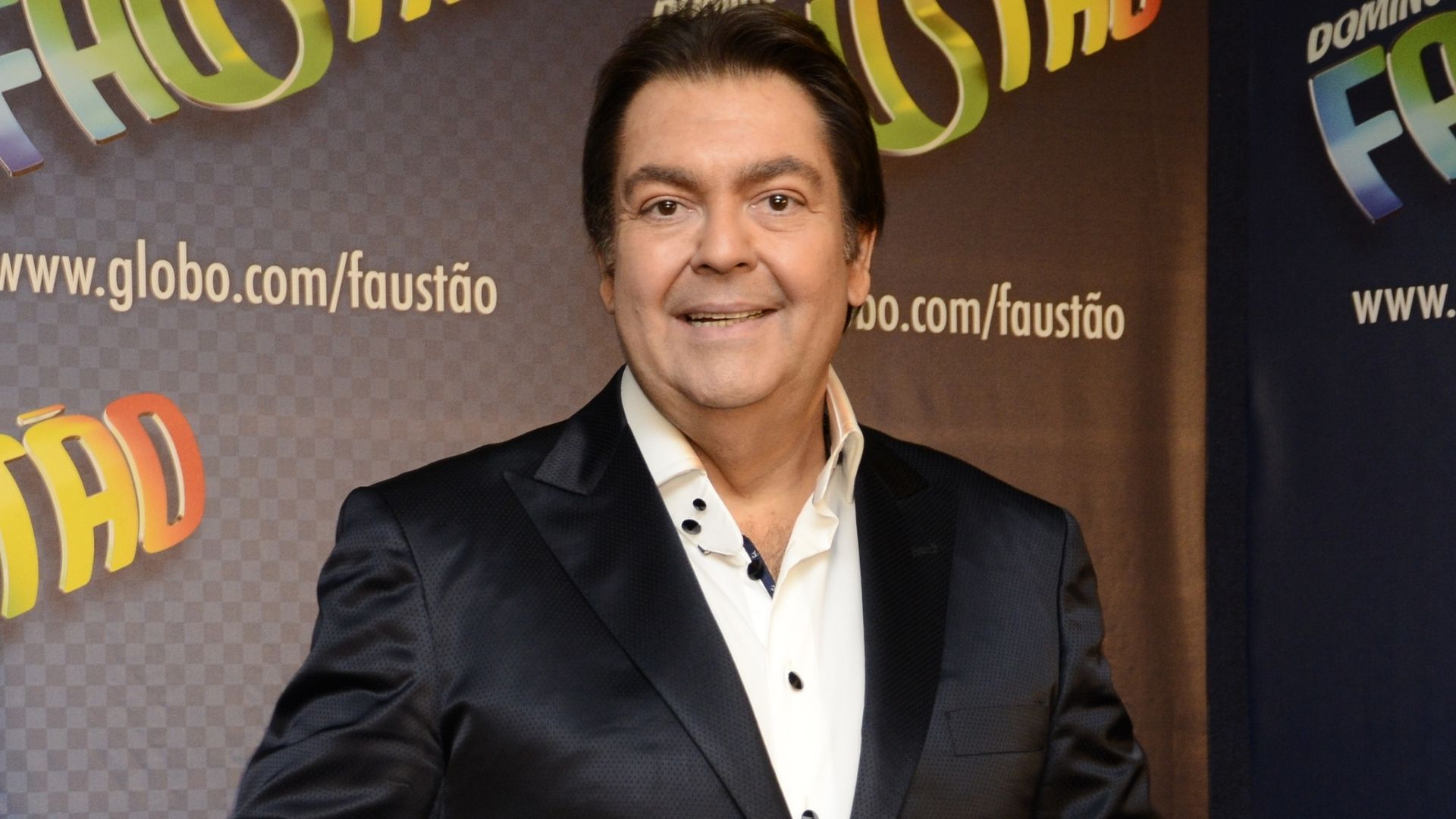 Impedido de aparecer na Band, Faustão acompanha obras de estúdio à distância