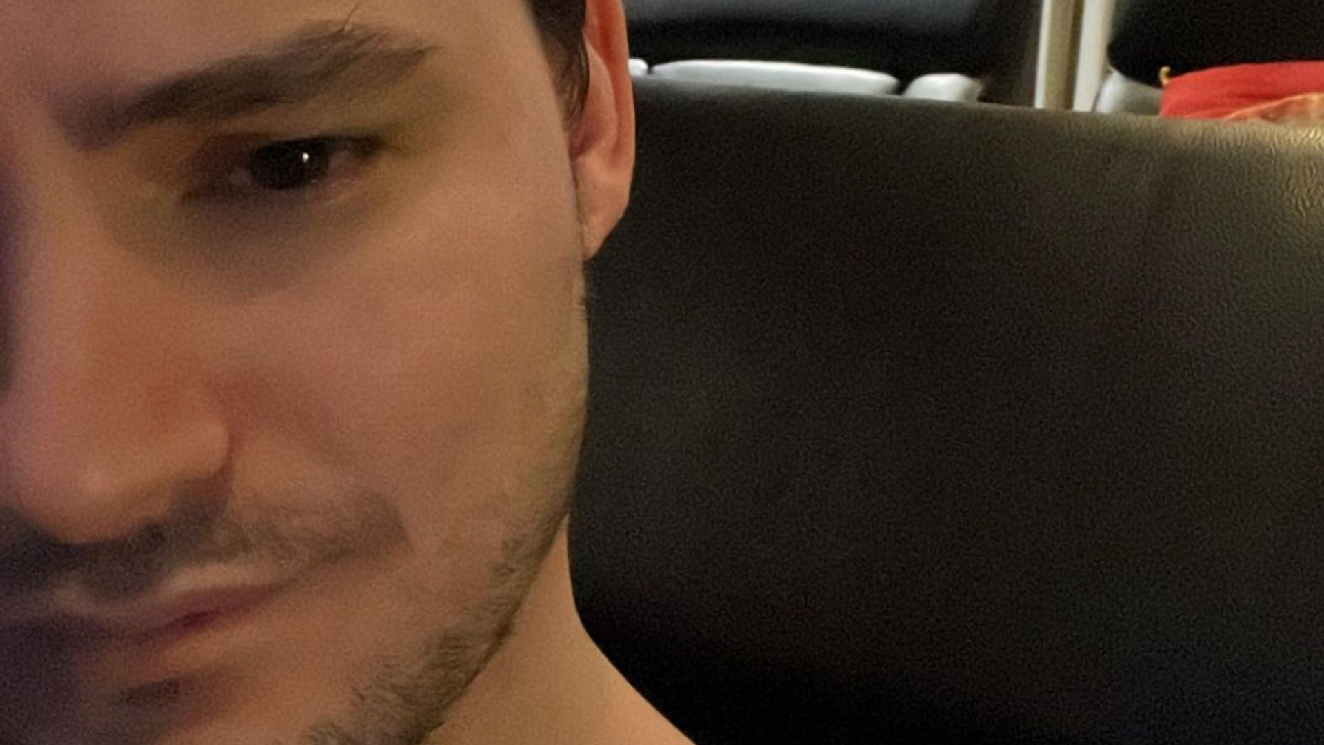 Felipe Neto surge aos prantos e preocupa fãs: “Estou no fundo do poço”