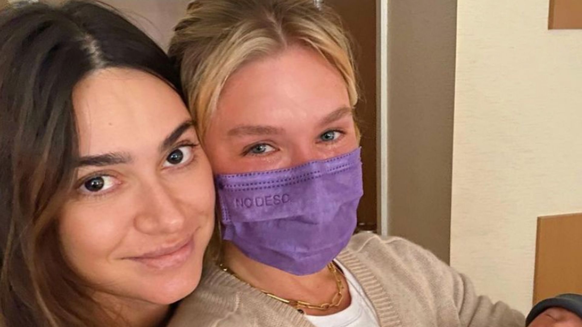 Madrinha, Fiorella Mattheis chora ao conhecer filho de Thaila Ayala: “Presente”