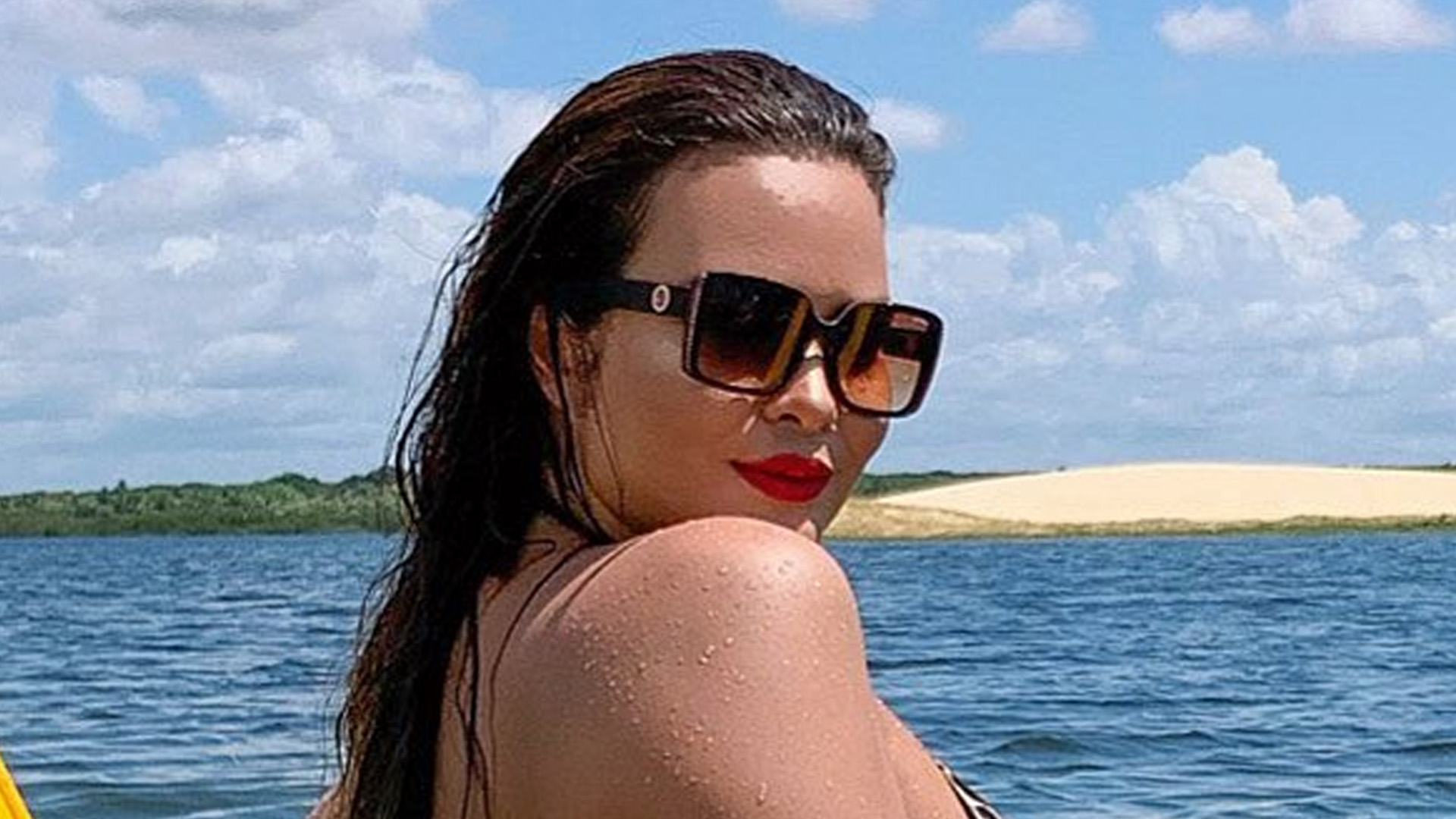 Geisy Arruda desamarra biquíni e brinca com a imaginação dos fãs: “Perfeição”