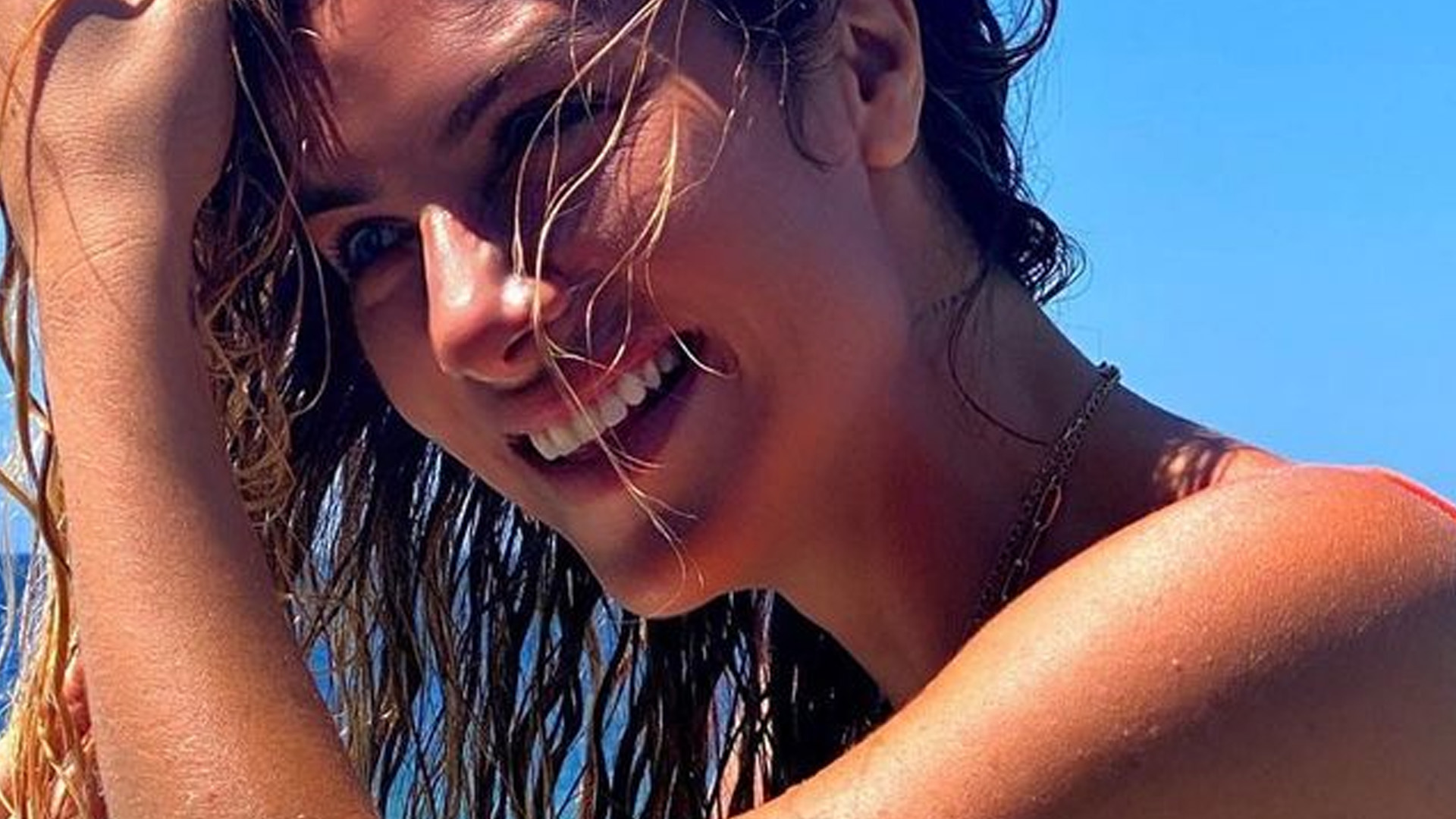 Giovanna Ewbank posa de biquíni e ostenta cinturinha PP: “Nem parece que pariu”