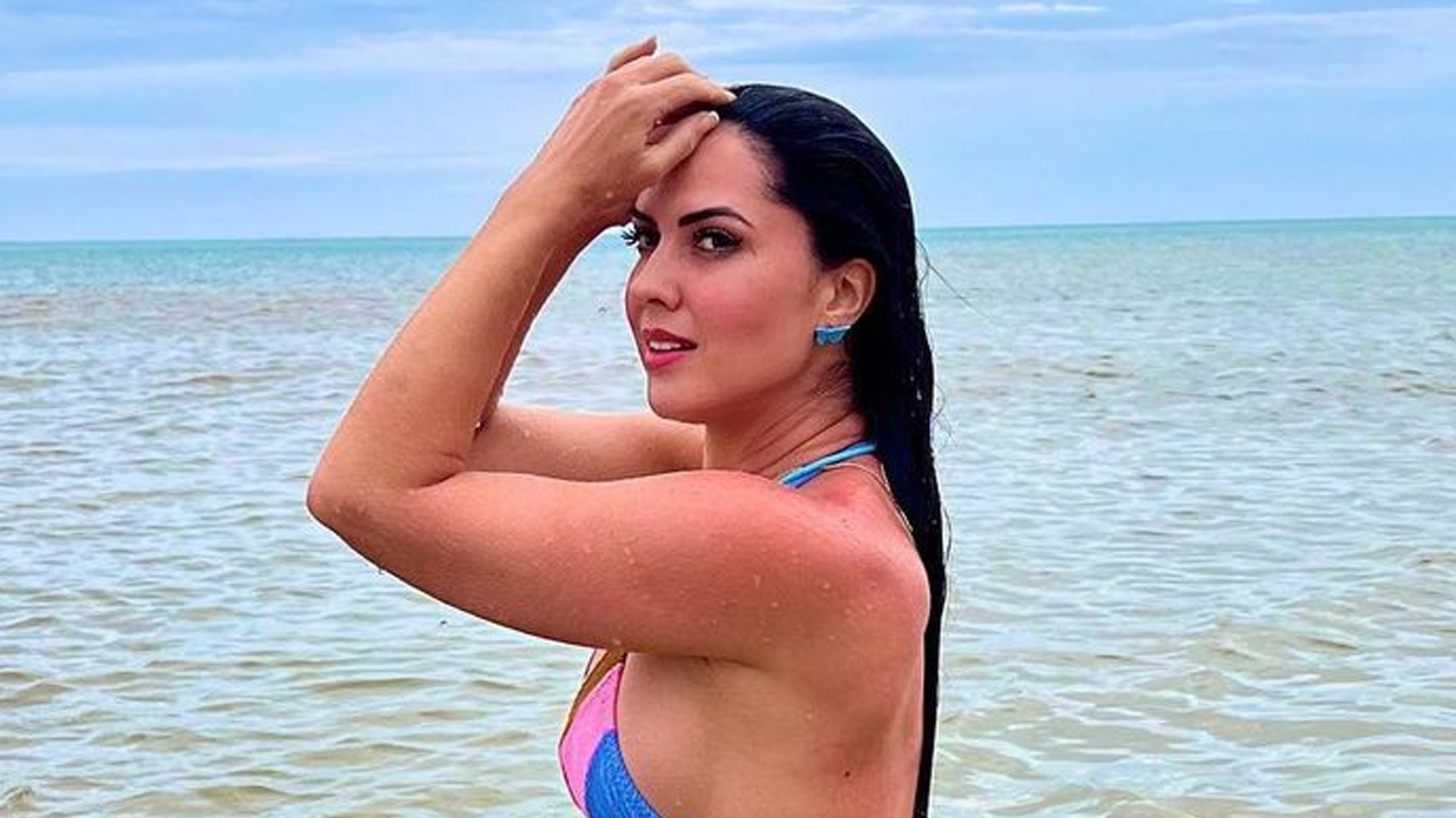 Graciele Lacerda encerra 2021 mostrando cinturinha de pilão: “Linda”
