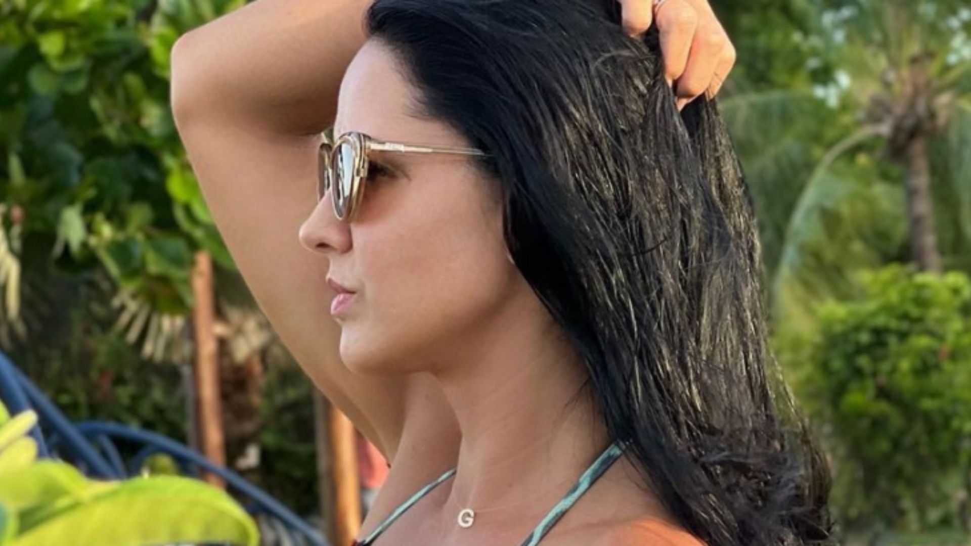 Noiva de Zezé di Camargo posa de fio-dental, filosofa e fãs reagem: “Que corpo”