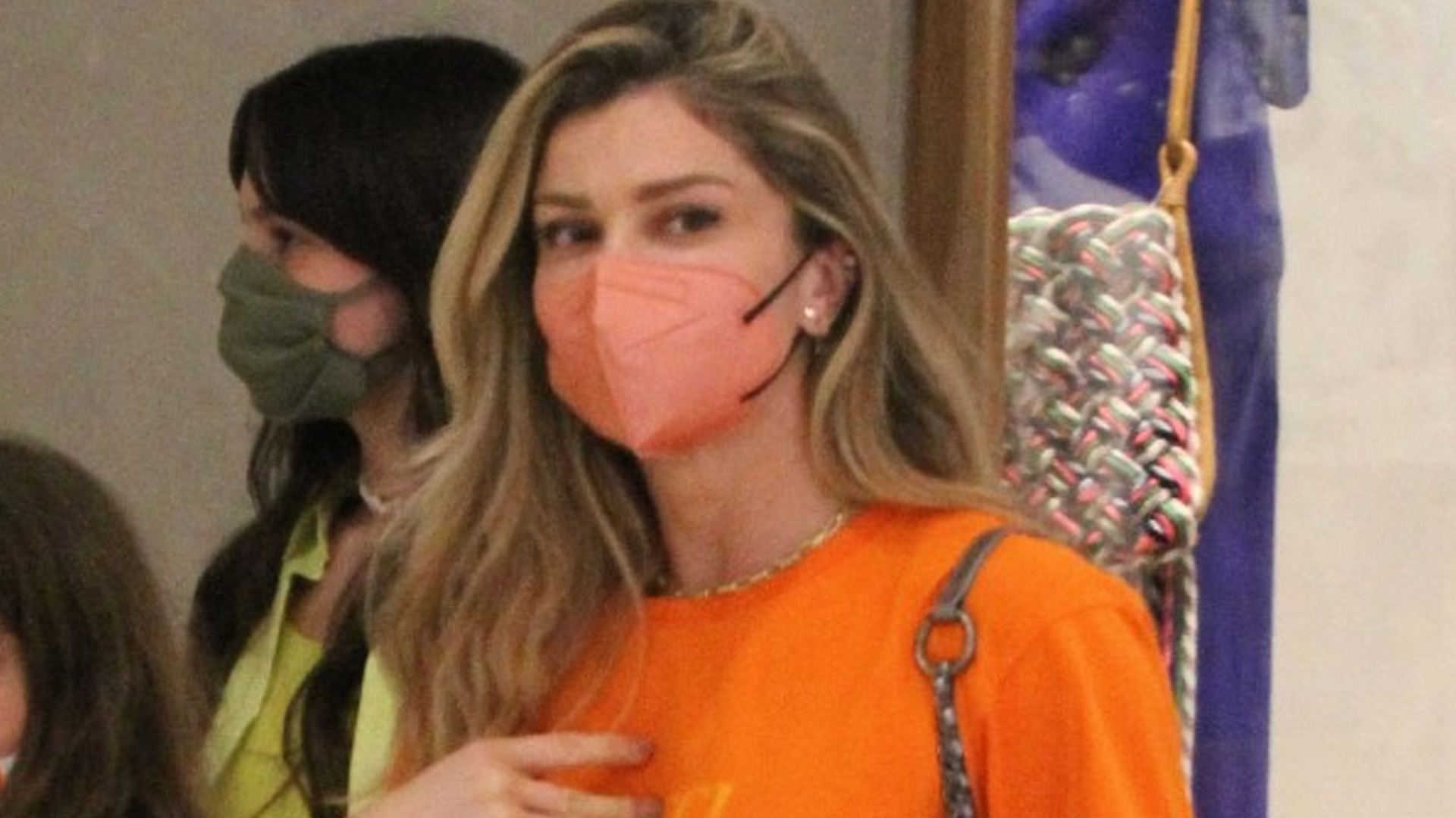 Grazi Massafera faz rara aparição com a filha Sofia e chama atenção