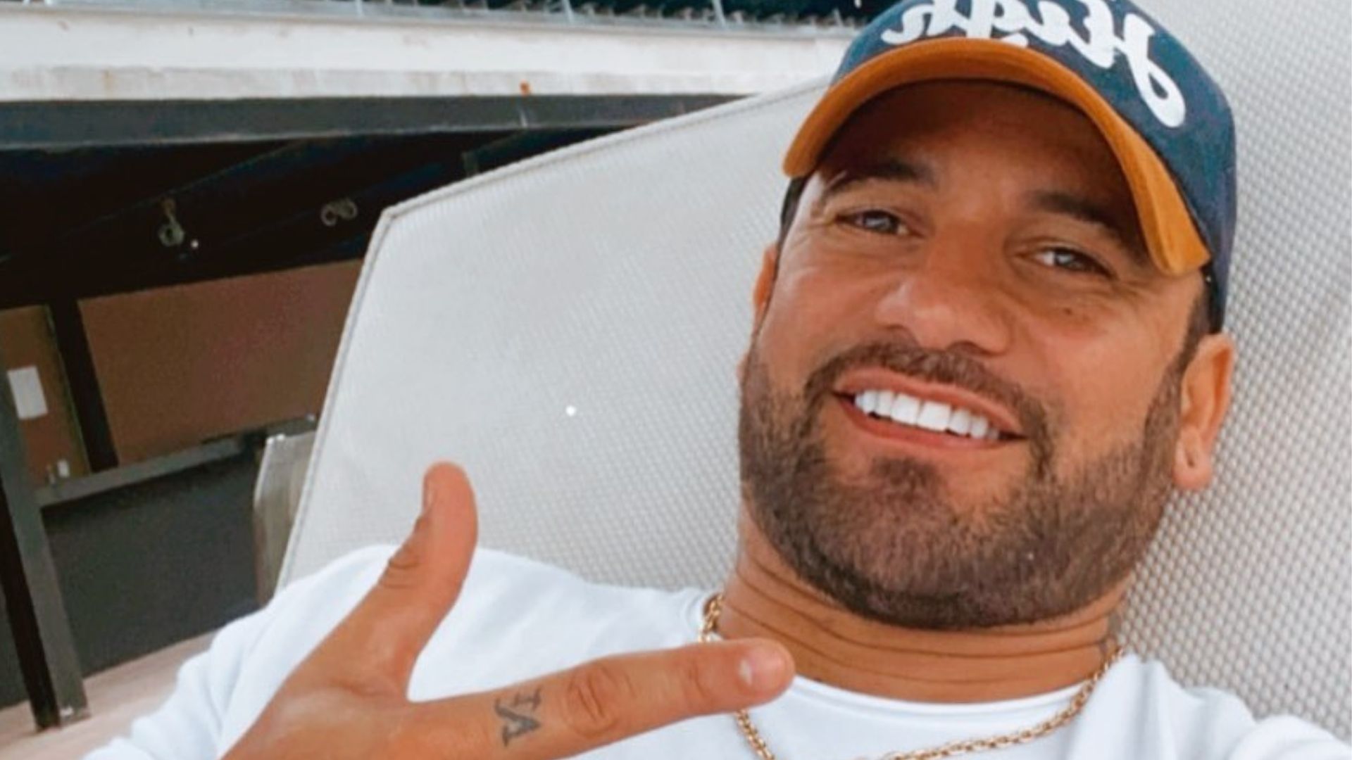 Ex-BBB Hadson Nery acaba com mistério e mostra ‘novo’ filho: “Recebo com amor”
