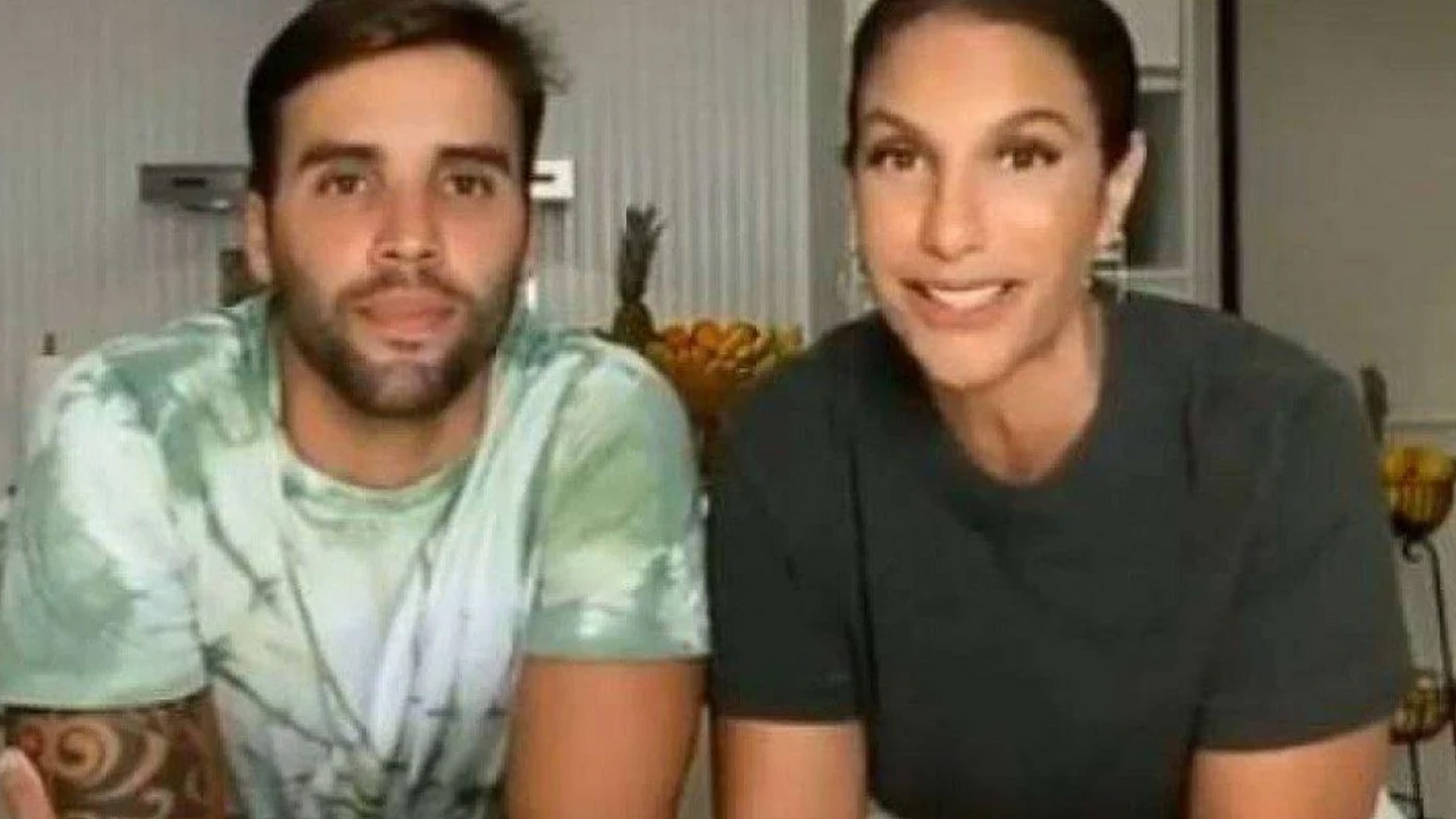 Ivete Sangalo ostenta e marido mostra três árvores em decoração natalina luxuosa