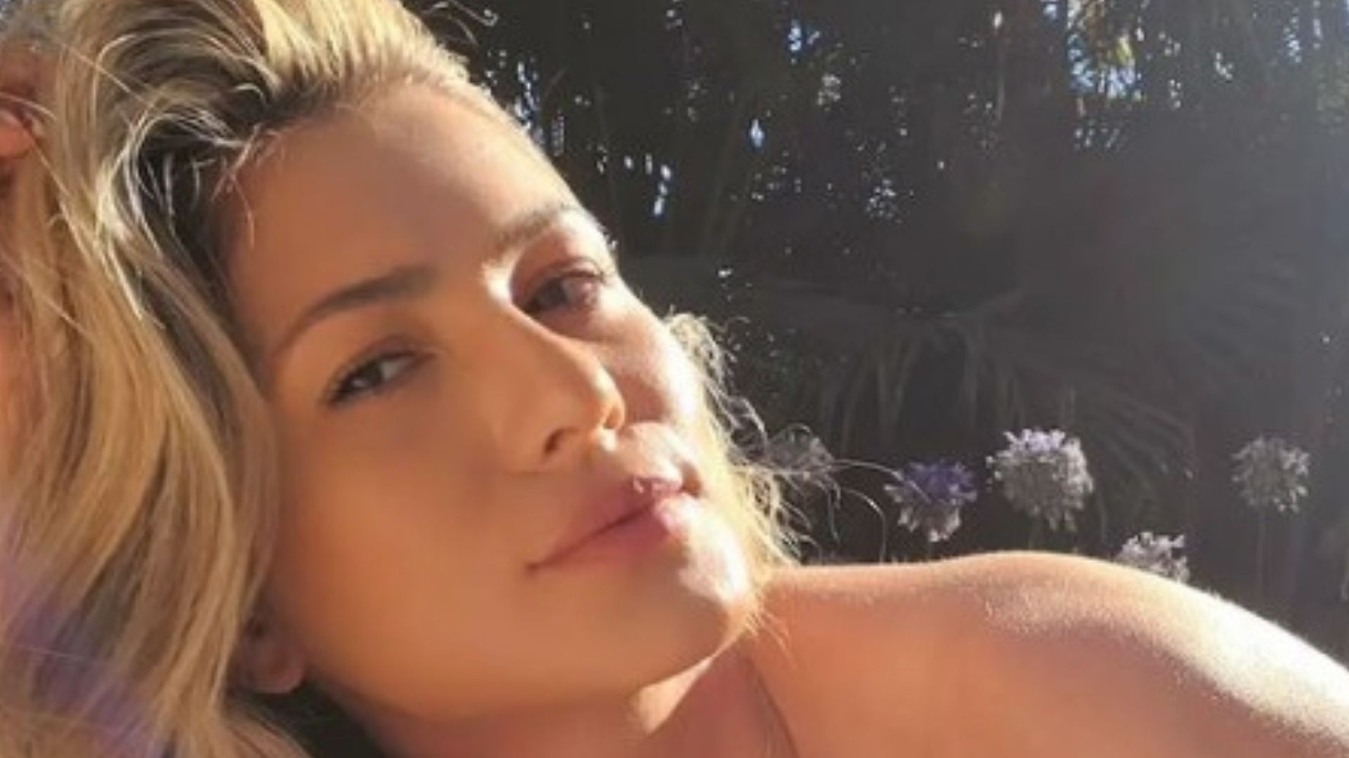 De fio dental, Lívia Andrade faz biquíni sumir enquanto bronzeia curvas fervorosas