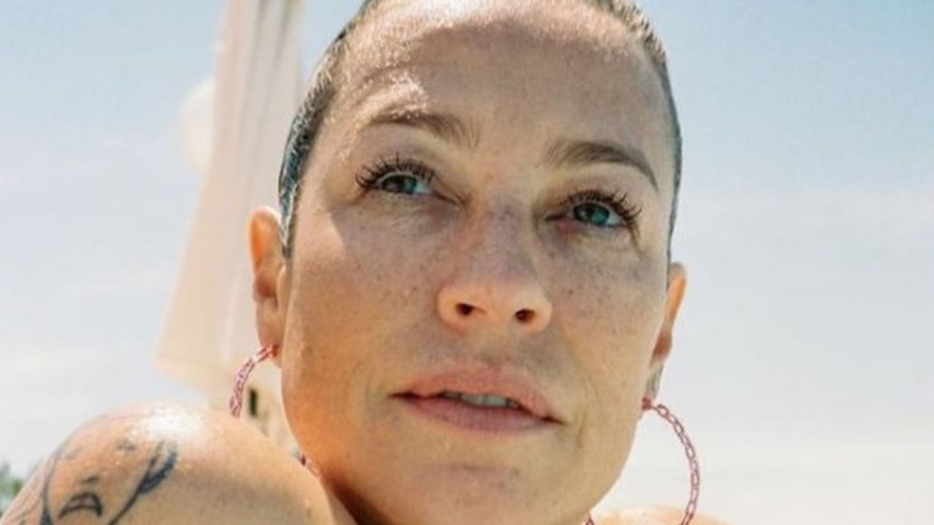Aos 45 anos, Luana Piovani empina o bumbum para câmera e exibe corpão: “Gostosa”
