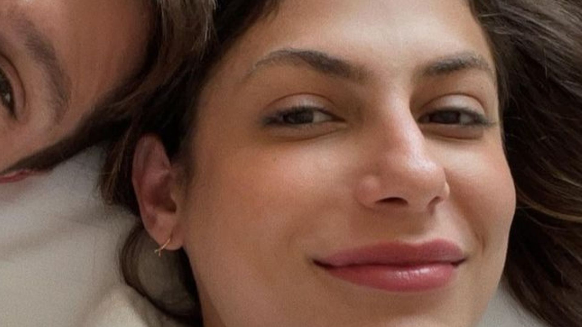 Ex-BBB Mari Gonzalez expõe momento íntimo com o namorado e se declara: “Amo você”