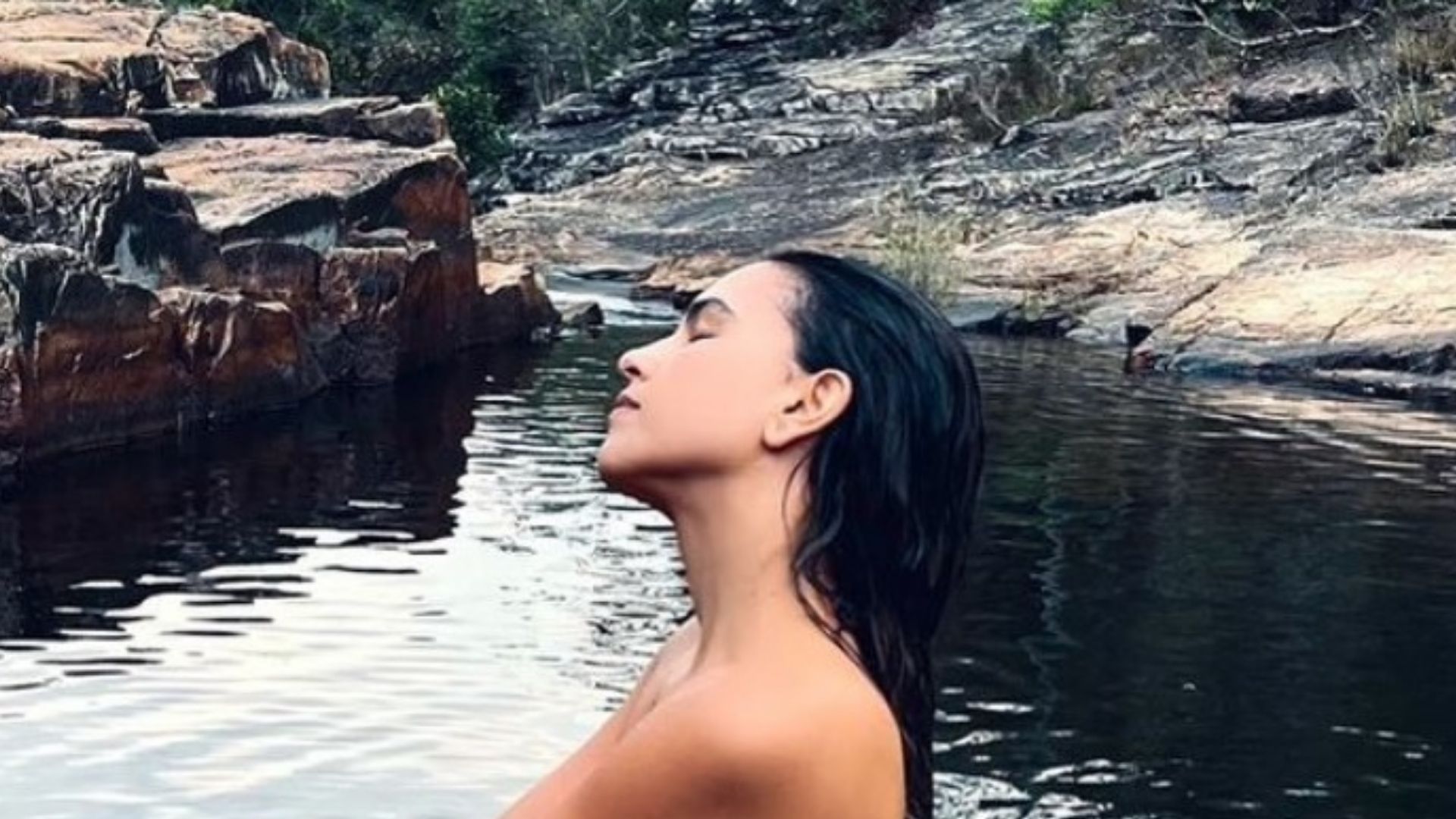Mariana Rios faz topless em clique picante: “Espetacular”
