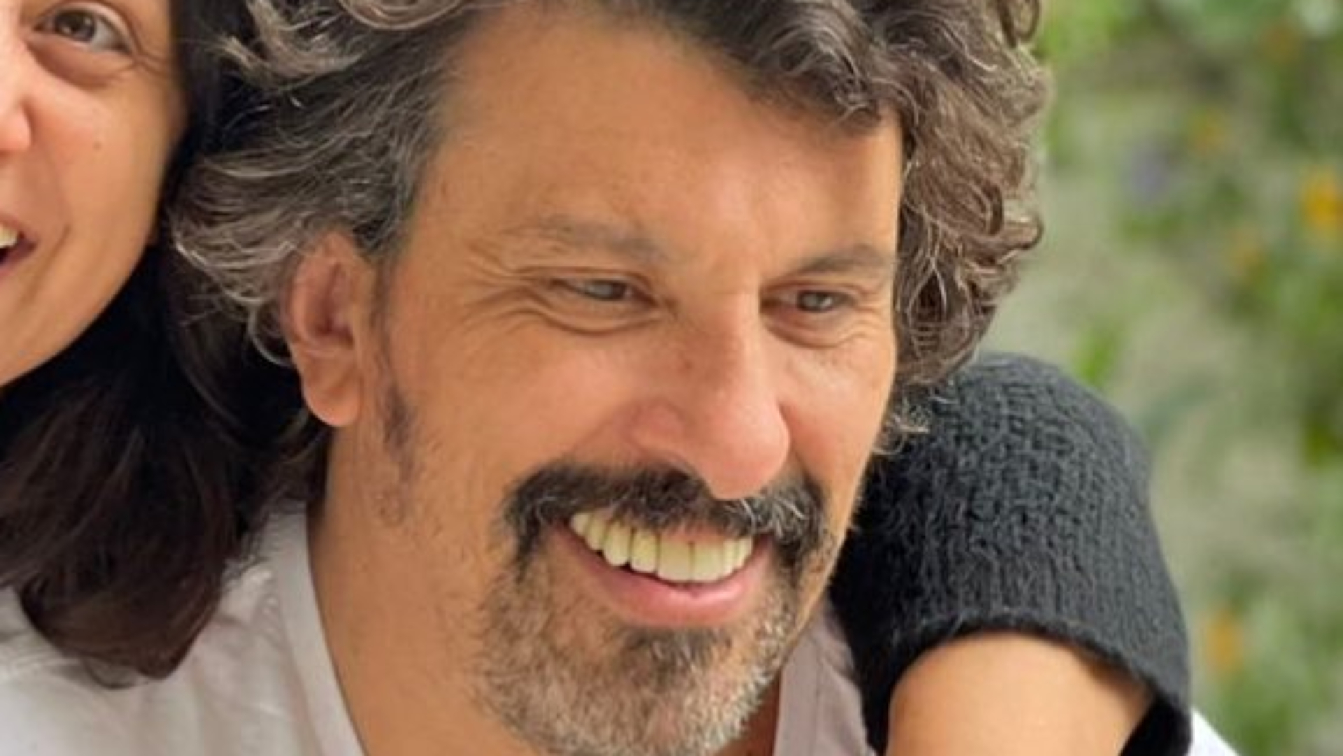 Discreto, Milhem Cortaz celebra 20 anos de união com Ziza Brisola: “Minha vida”