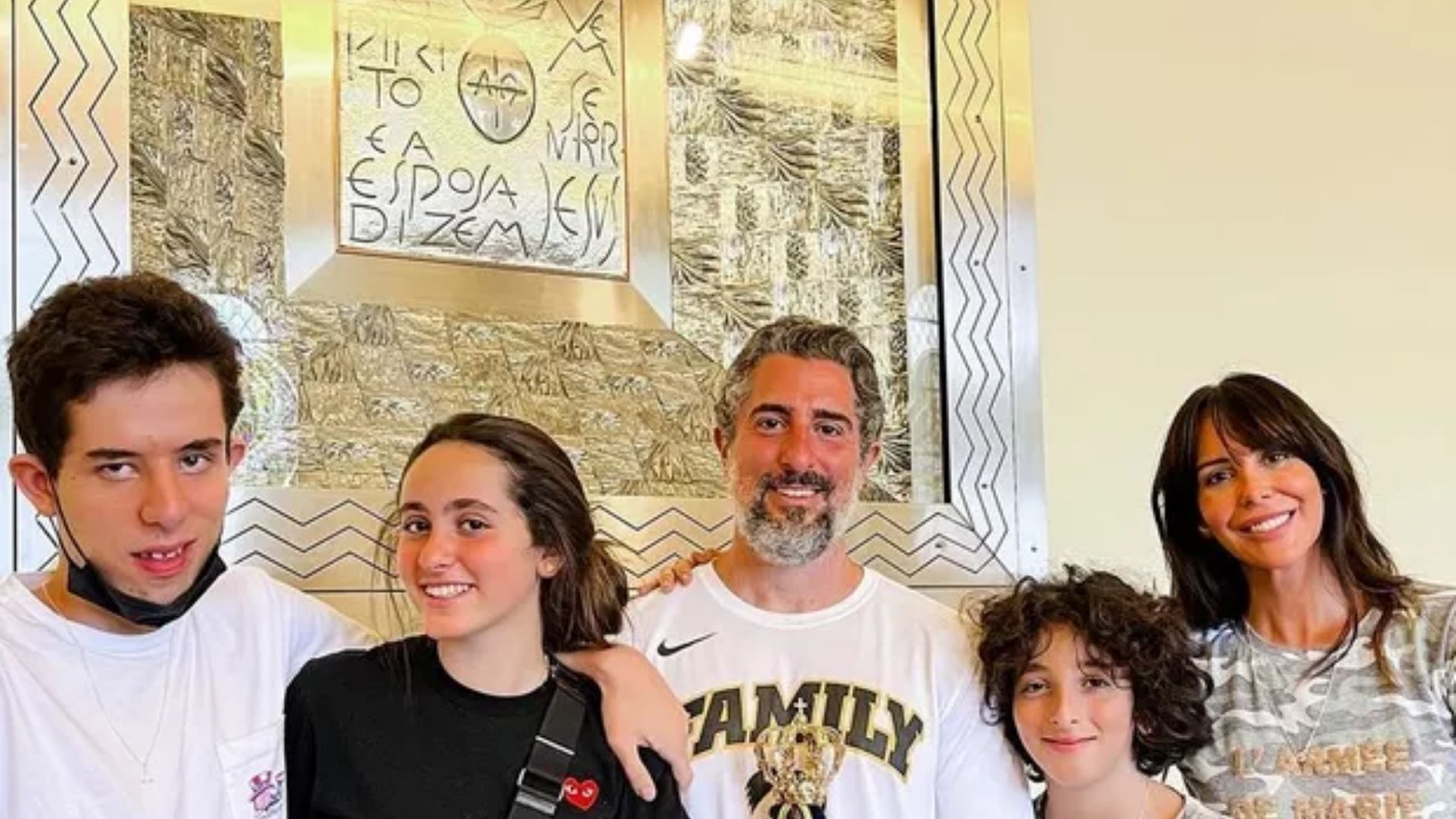 Esposa de Marcos Mion mostra a família em Santuário: “Sempre estarei do seu lado”